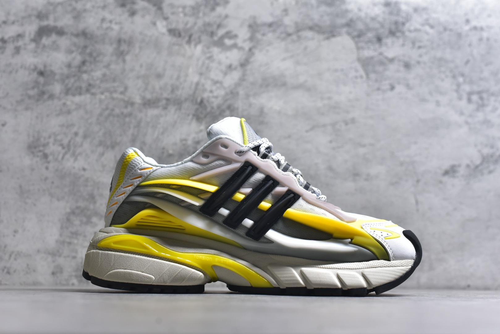 Pharrell Williams × adidas Jellyfish "Black/Yellow/White"