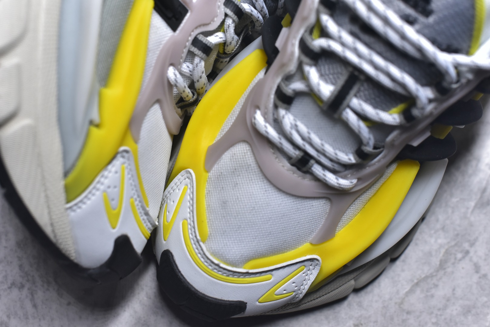 Pharrell Williams × adidas Jellyfish "Black/Yellow/White"