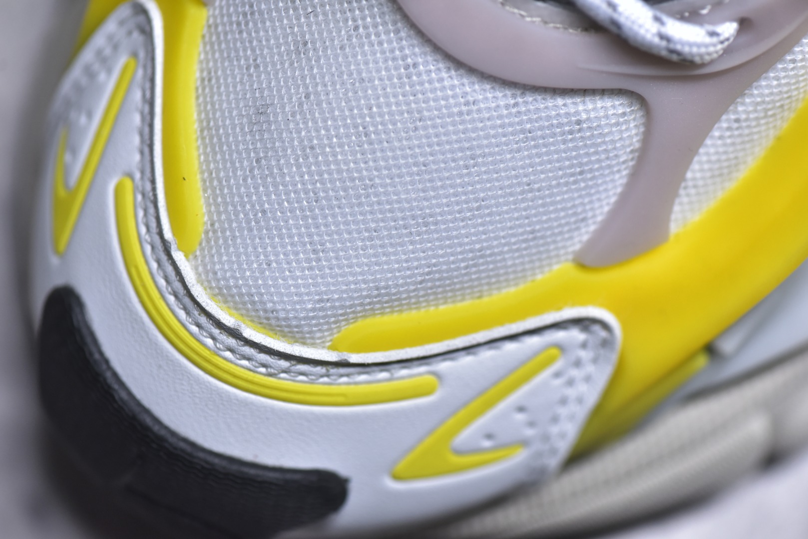 Pharrell Williams × adidas Jellyfish "Black/Yellow/White"