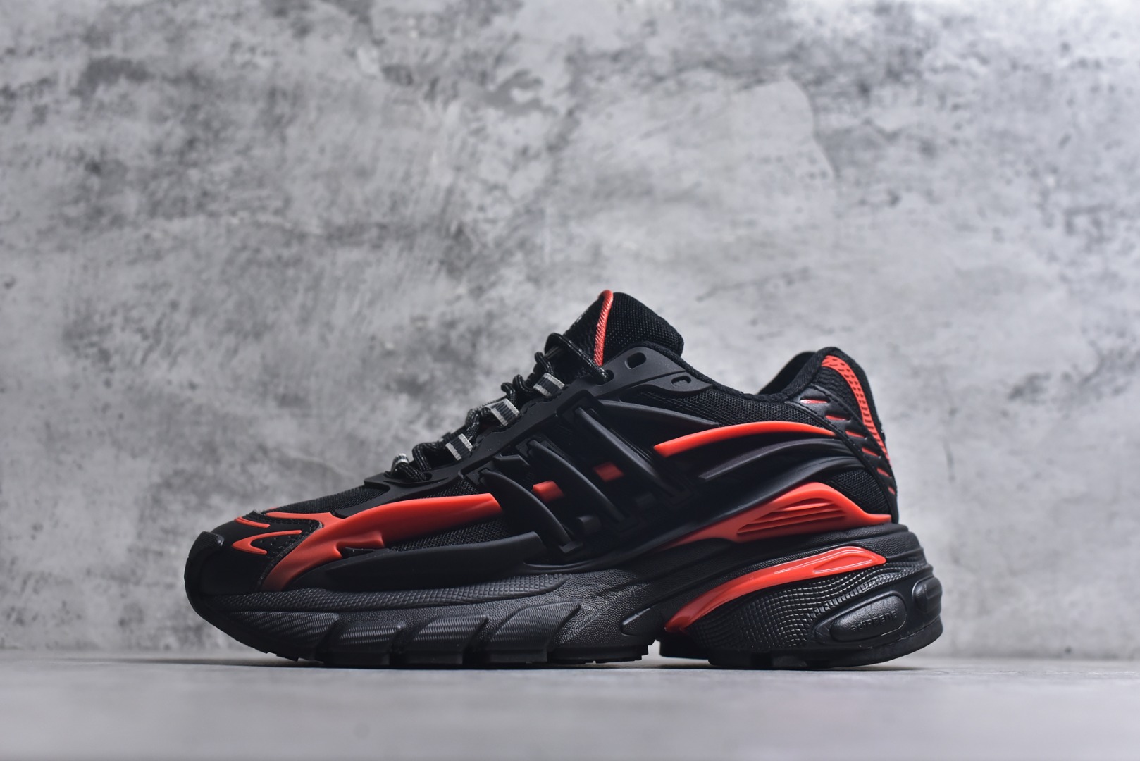 Pharrell Williams × adidas Jellyfish "Black/Red"