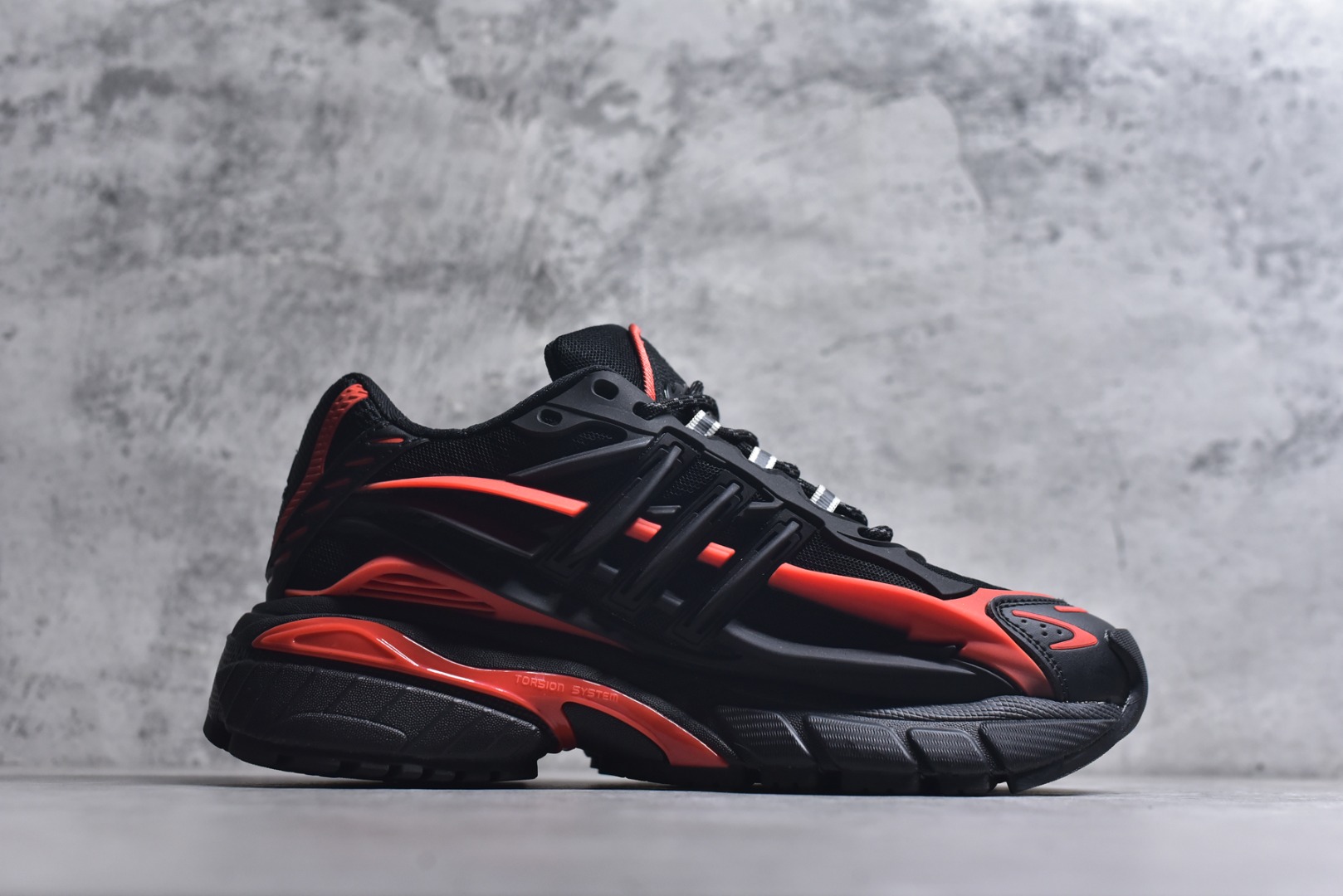 Pharrell Williams × adidas Jellyfish "Black/Red"