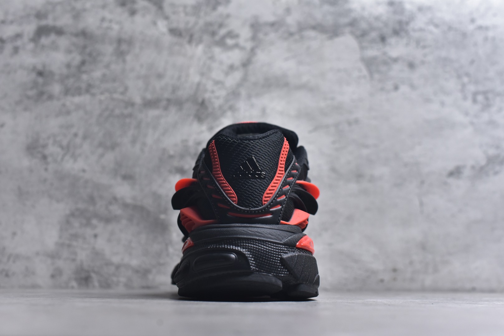 Pharrell Williams × adidas Jellyfish "Black/Red"