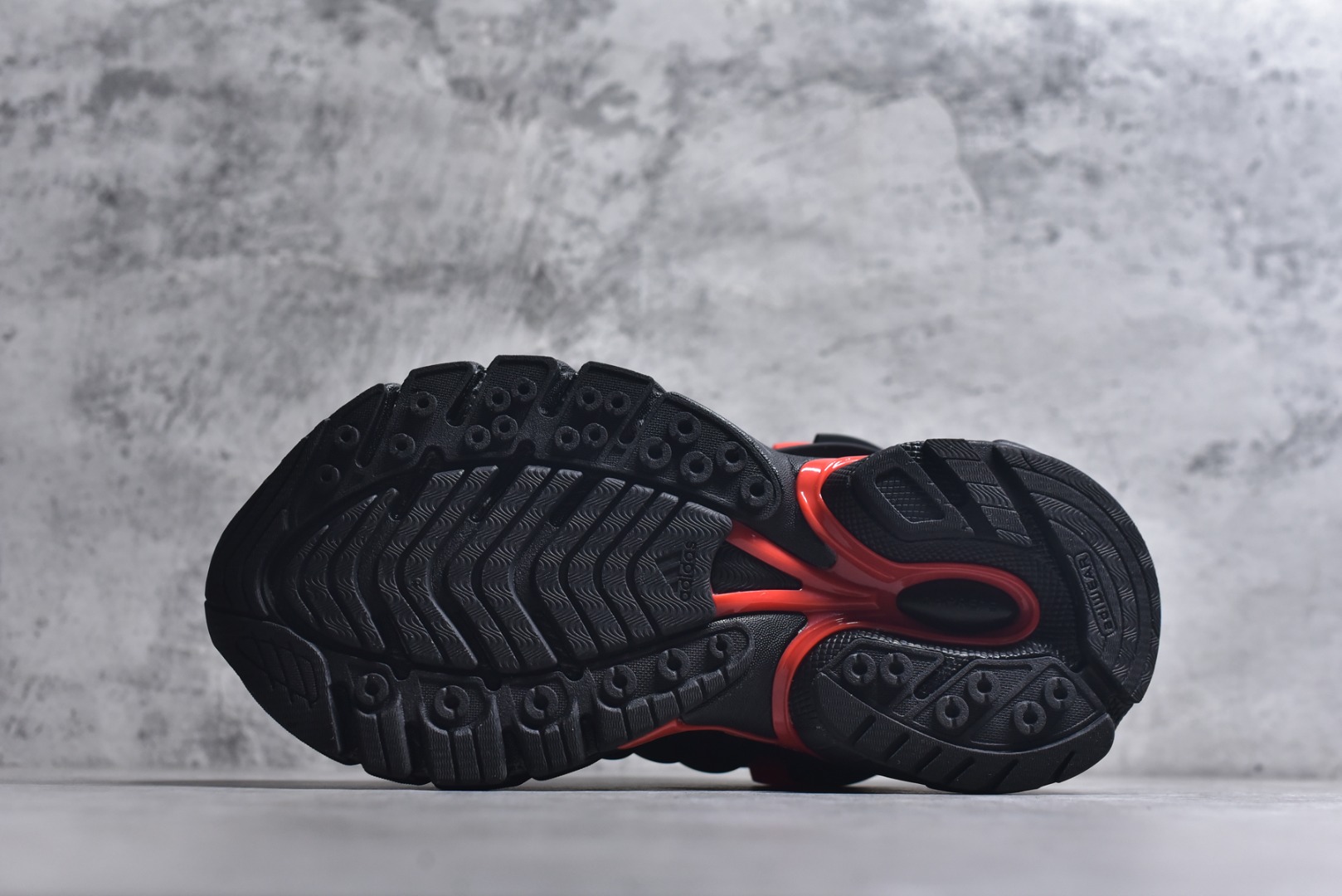 Pharrell Williams × adidas Jellyfish "Black/Red"