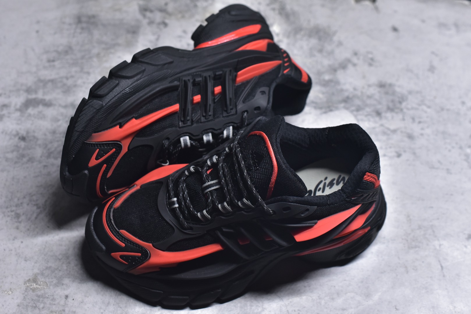 Pharrell Williams × adidas Jellyfish "Black/Red"