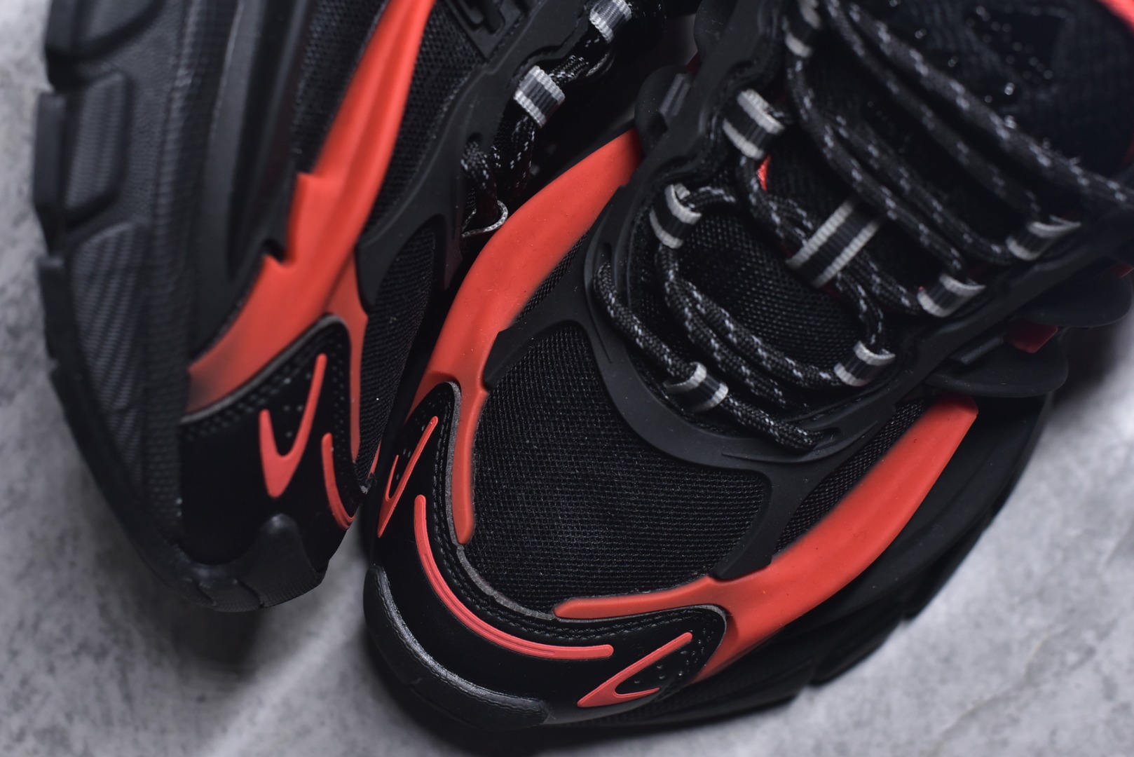 Pharrell Williams × adidas Jellyfish "Black/Red"