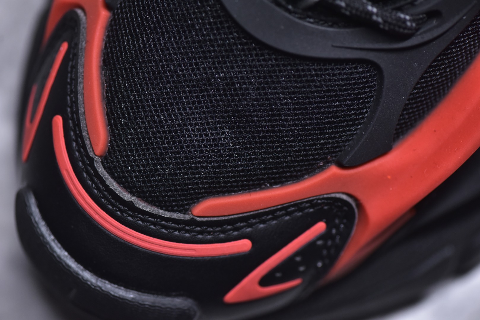 Pharrell Williams × adidas Jellyfish "Black/Red"