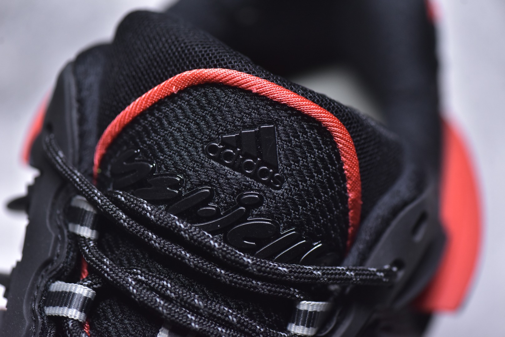 Pharrell Williams × adidas Jellyfish "Black/Red"