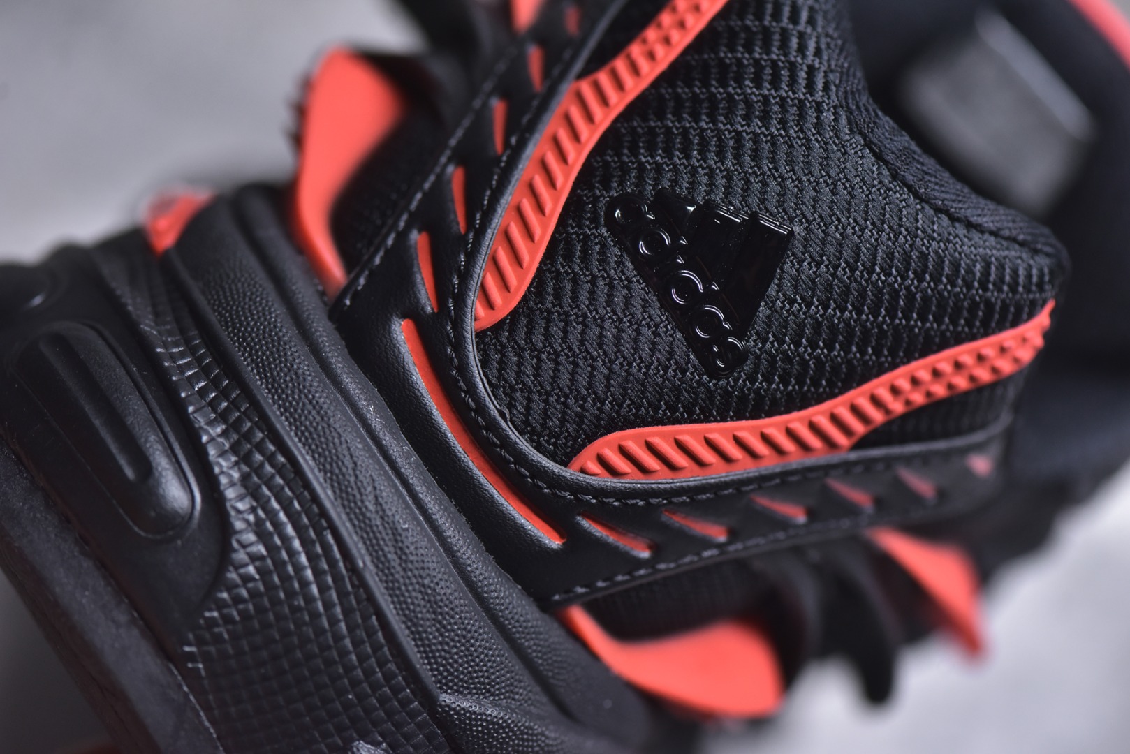 Pharrell Williams × adidas Jellyfish "Black/Red"