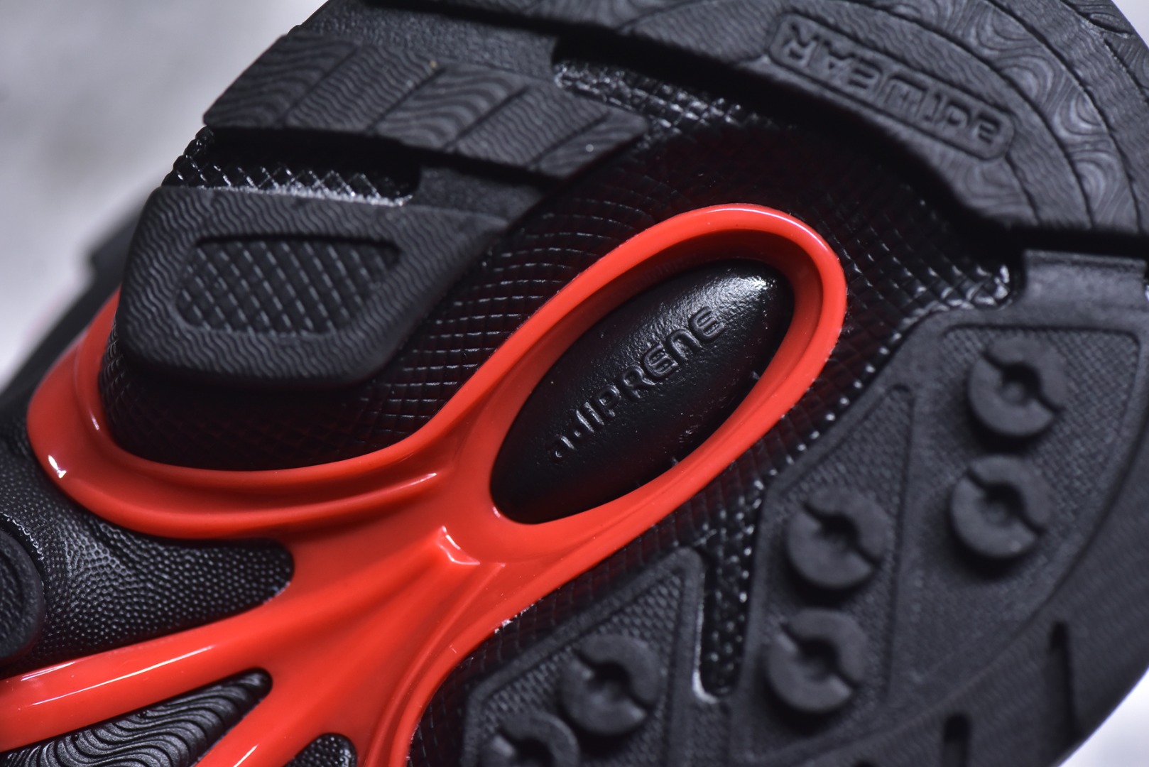 Pharrell Williams × adidas Jellyfish "Black/Red"