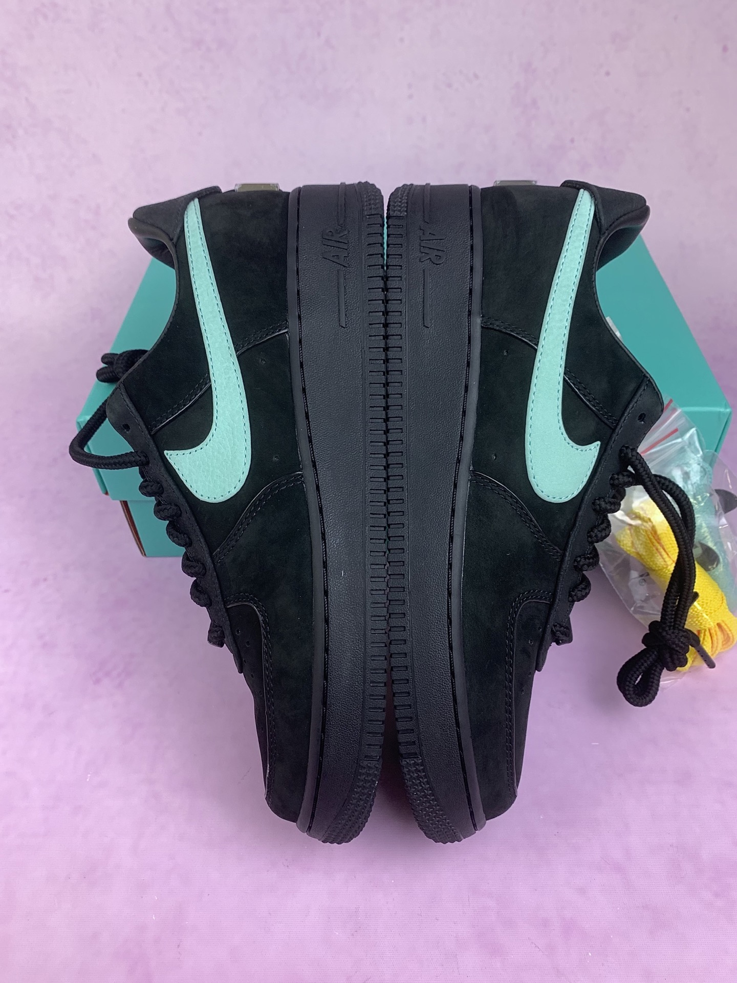 Tiffany & Co. × Nike Air Force 1 Low "1837"