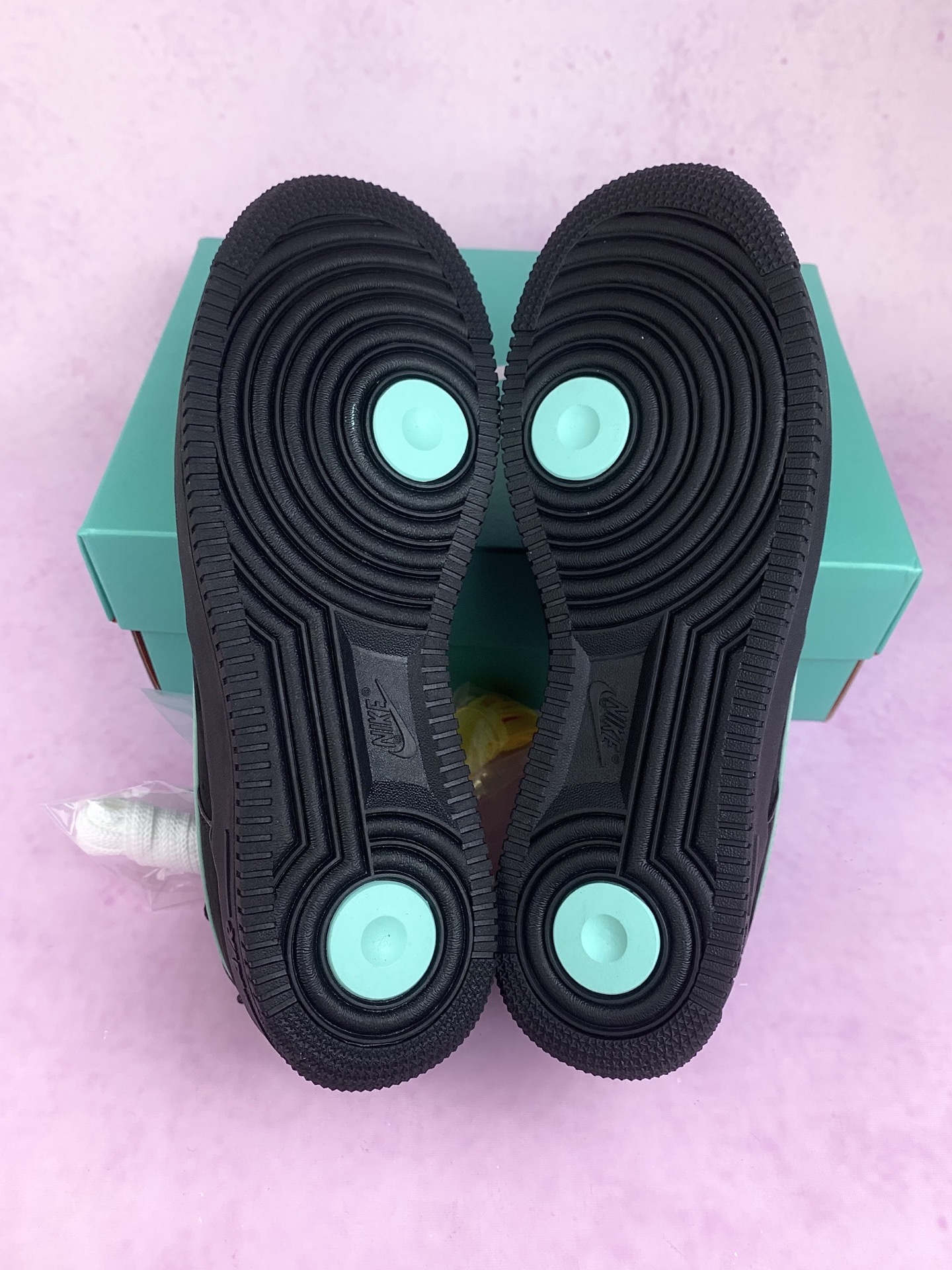 Tiffany & Co. × Nike Air Force 1 Low "1837"
