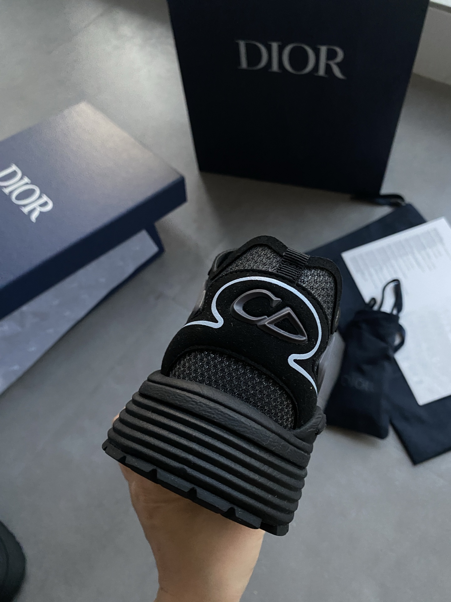 B30 カウントダウン テック スニーカー