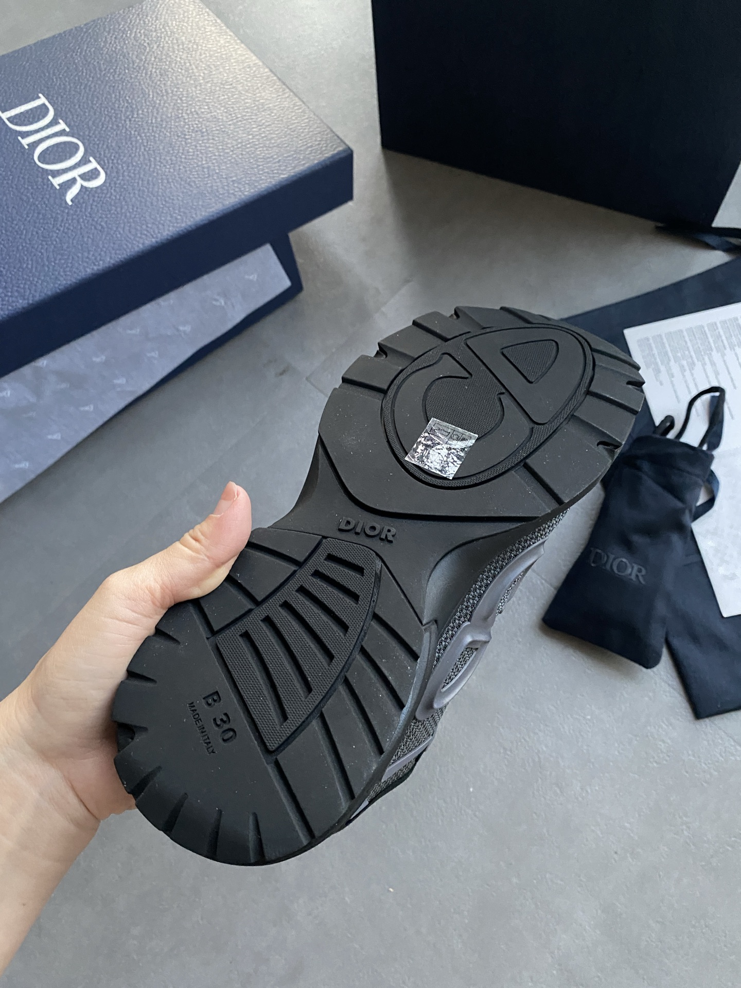 B30 カウントダウン テック スニーカー