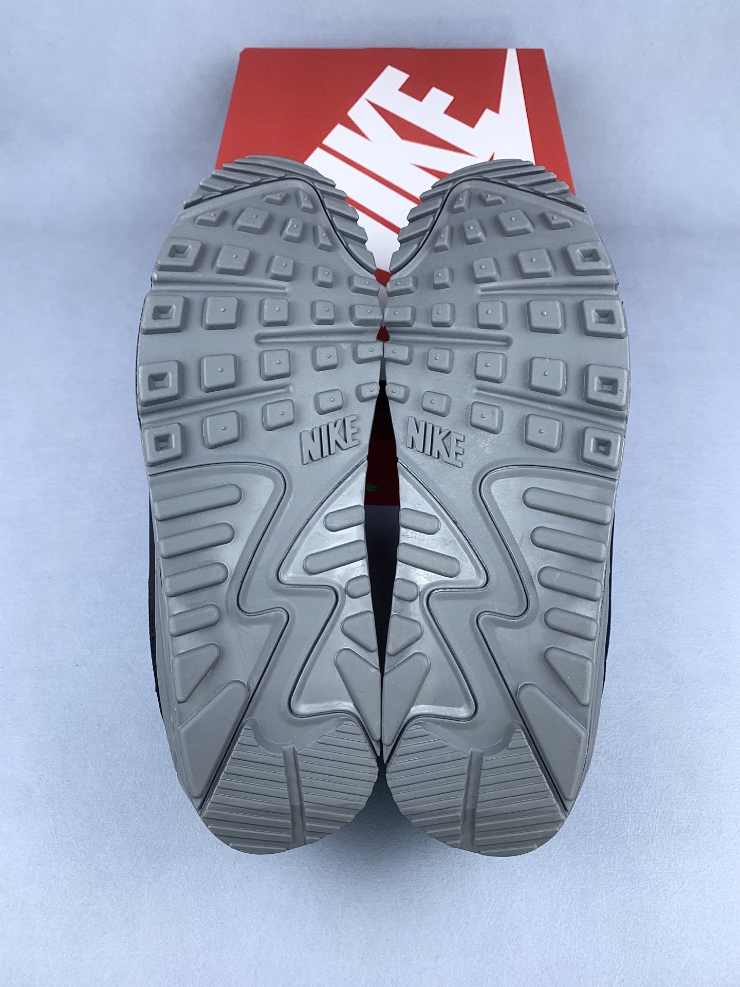 Nike Air Max 90 "Anthracite"