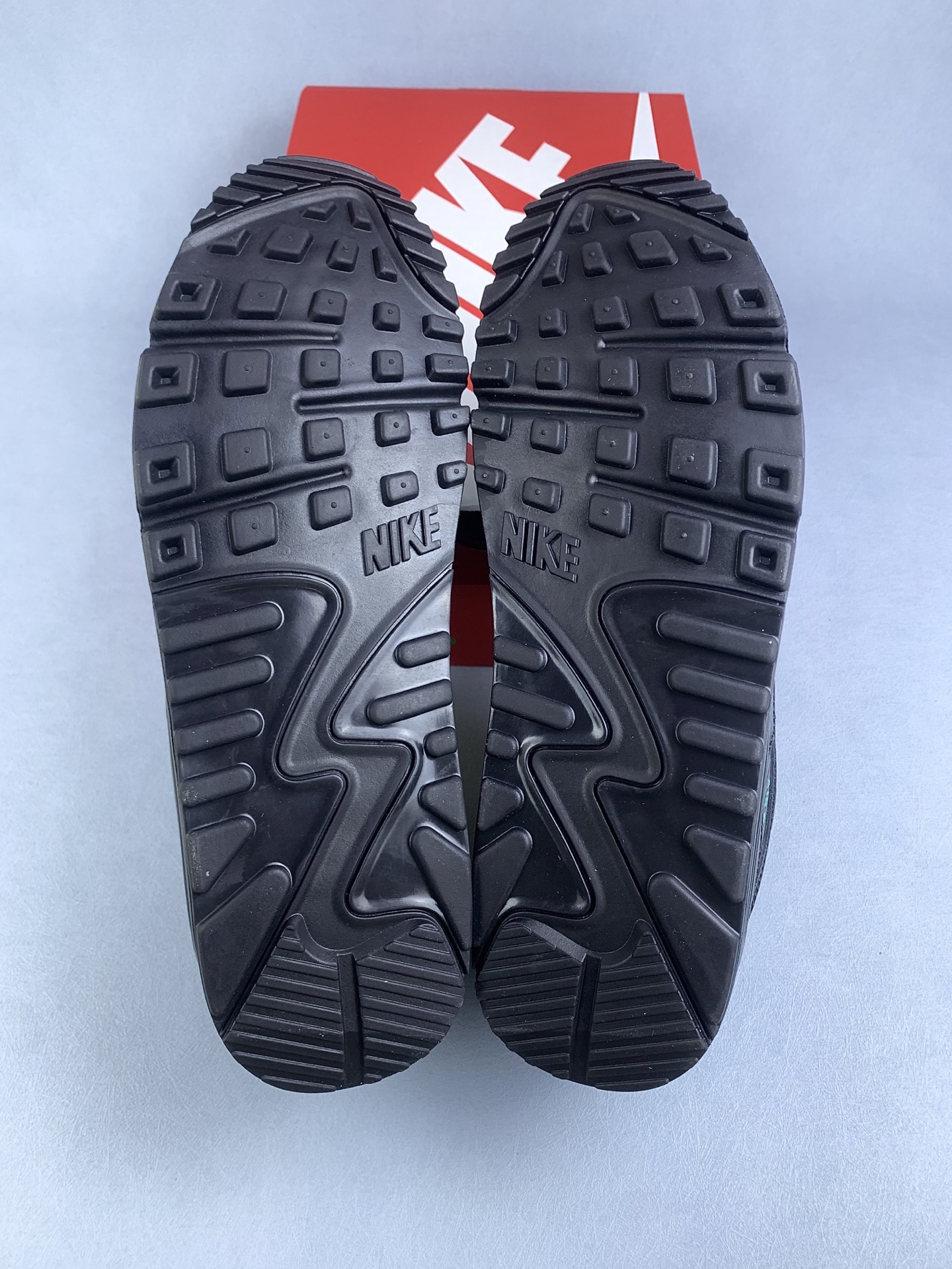 Nike Air Max 90 "Black Tiffany"