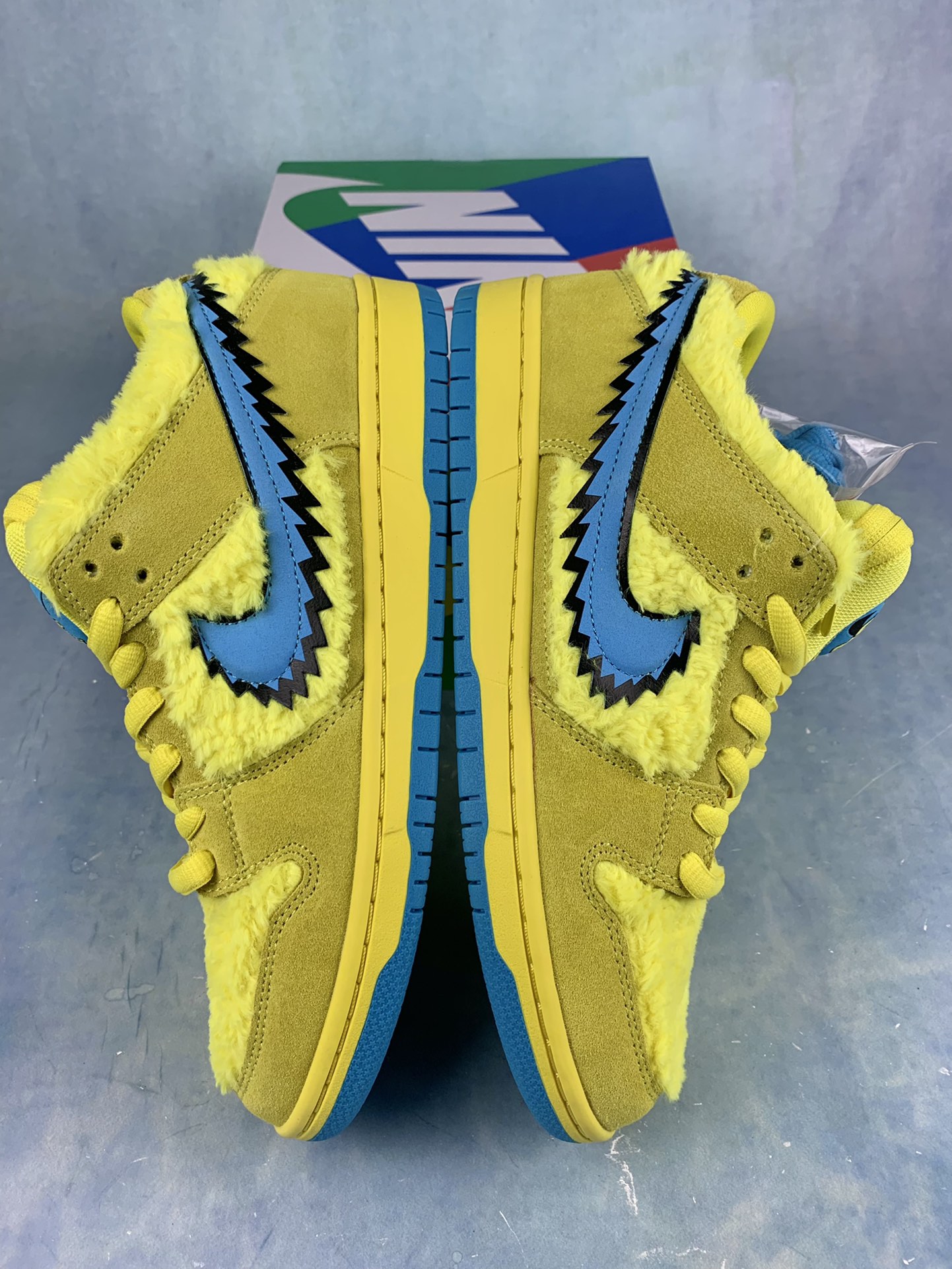 Grateful Dead × Nike SB Dunk Low "Yellow Bear"