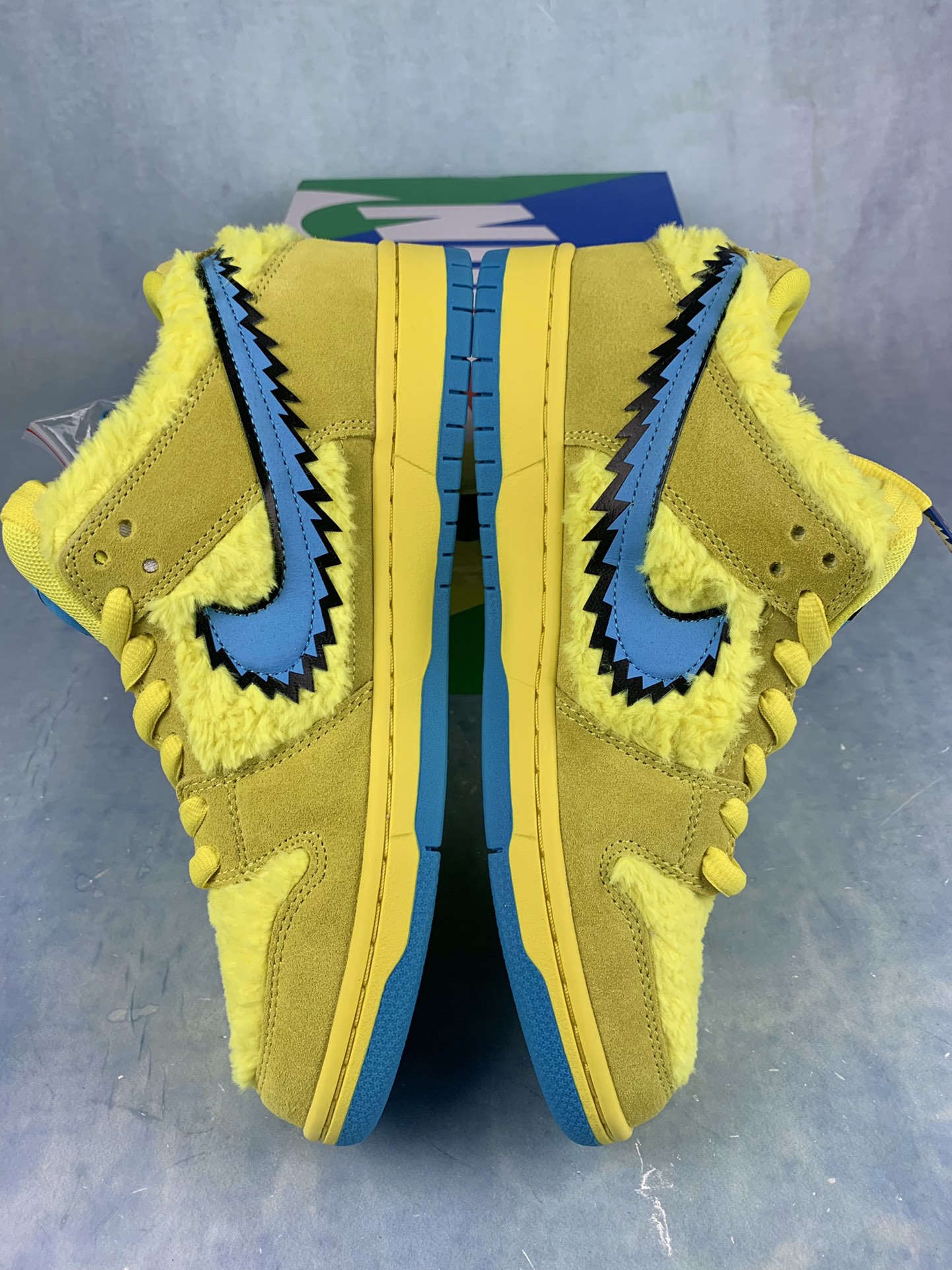 Grateful Dead × Nike SB Dunk Low "Yellow Bear"