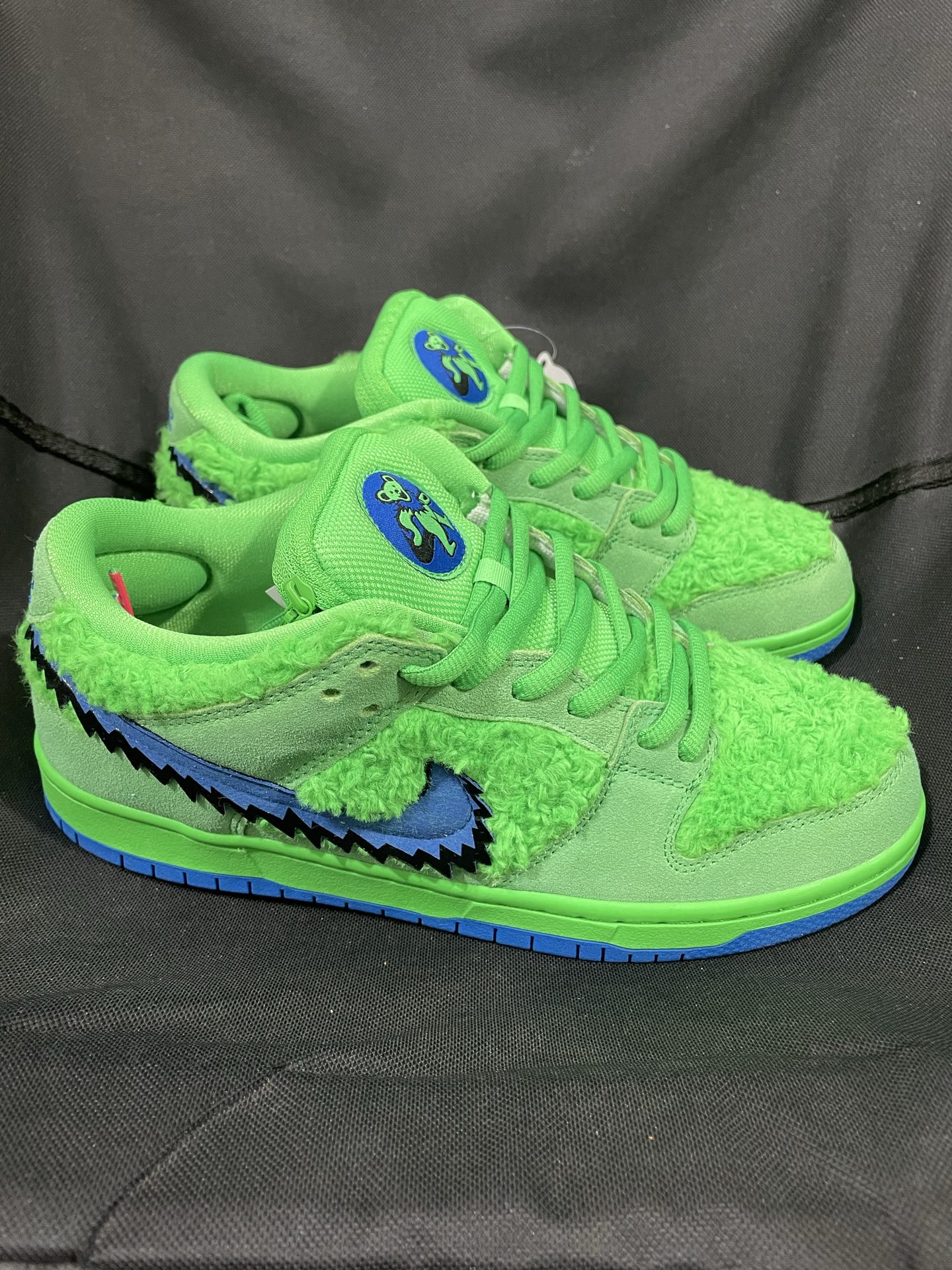 Grateful Dead × Nike SB Dunk Low "Green Bear"