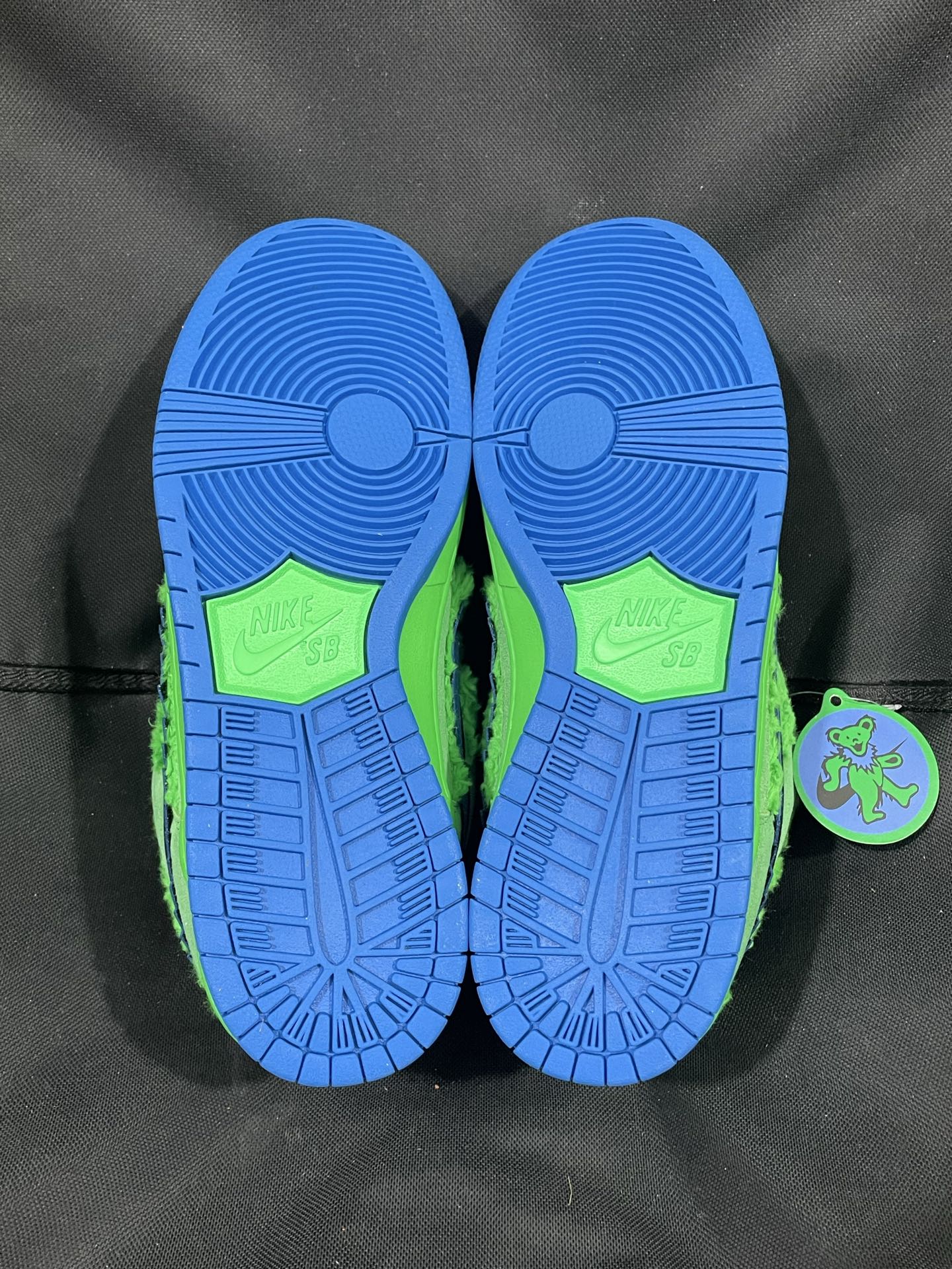 Grateful Dead × Nike SB Dunk Low "Green Bear"