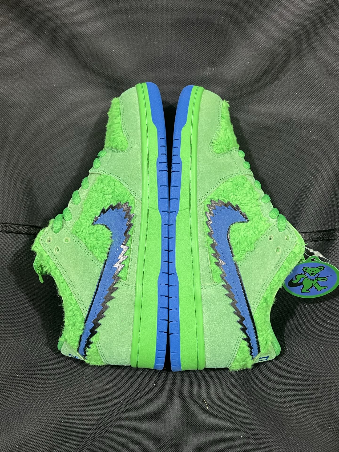 Grateful Dead × Nike SB Dunk Low "Green Bear"