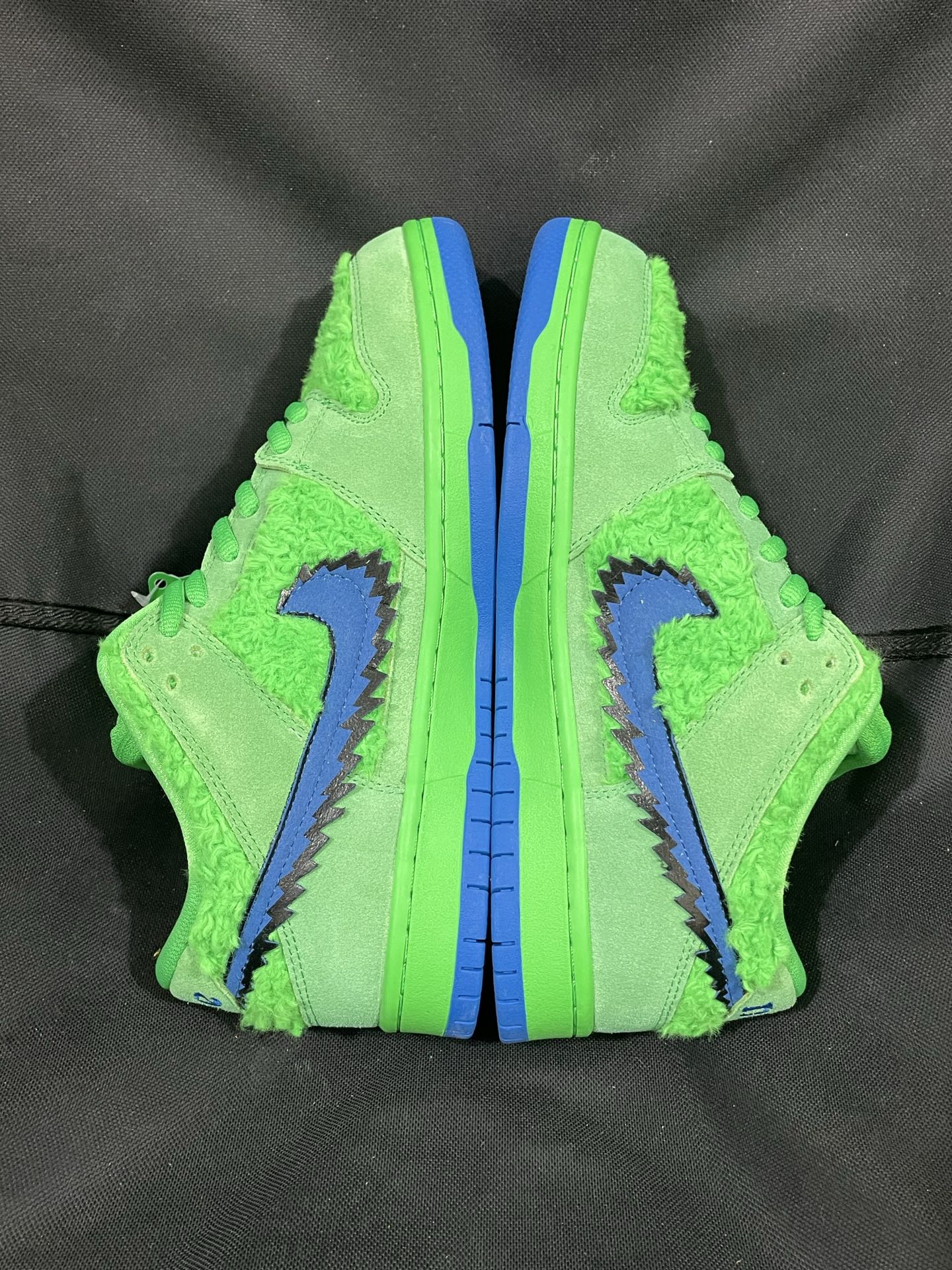 Grateful Dead × Nike SB Dunk Low "Green Bear"