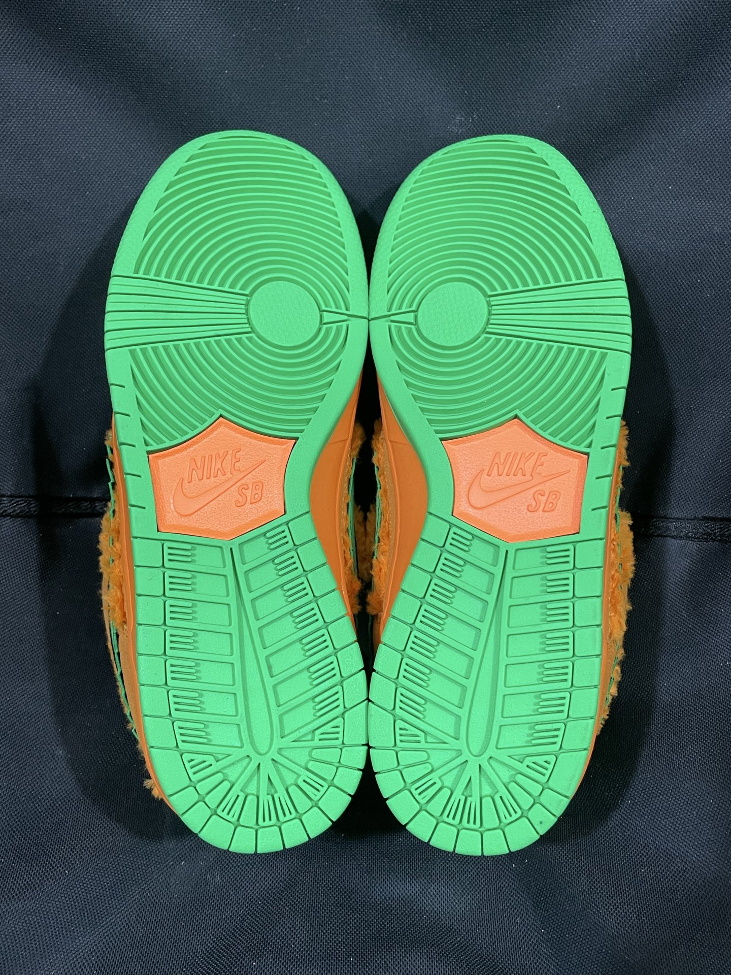 GRATEFUL DEAD × Nike SB Dunk Low "Orange Bear"