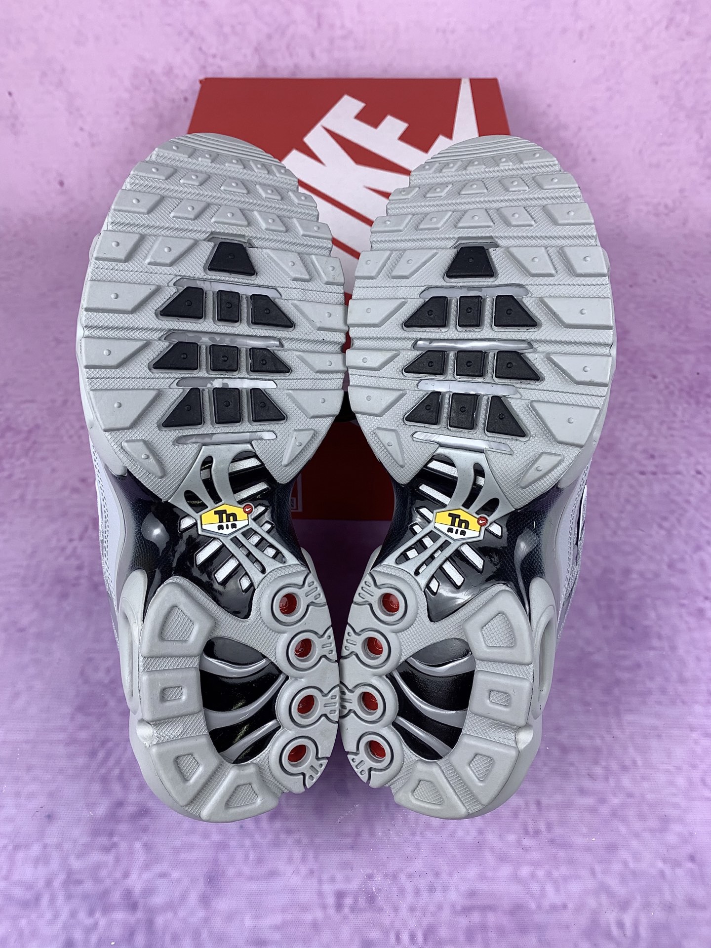 Nike Air Max Plus "Wolf Gray/Black/White"
