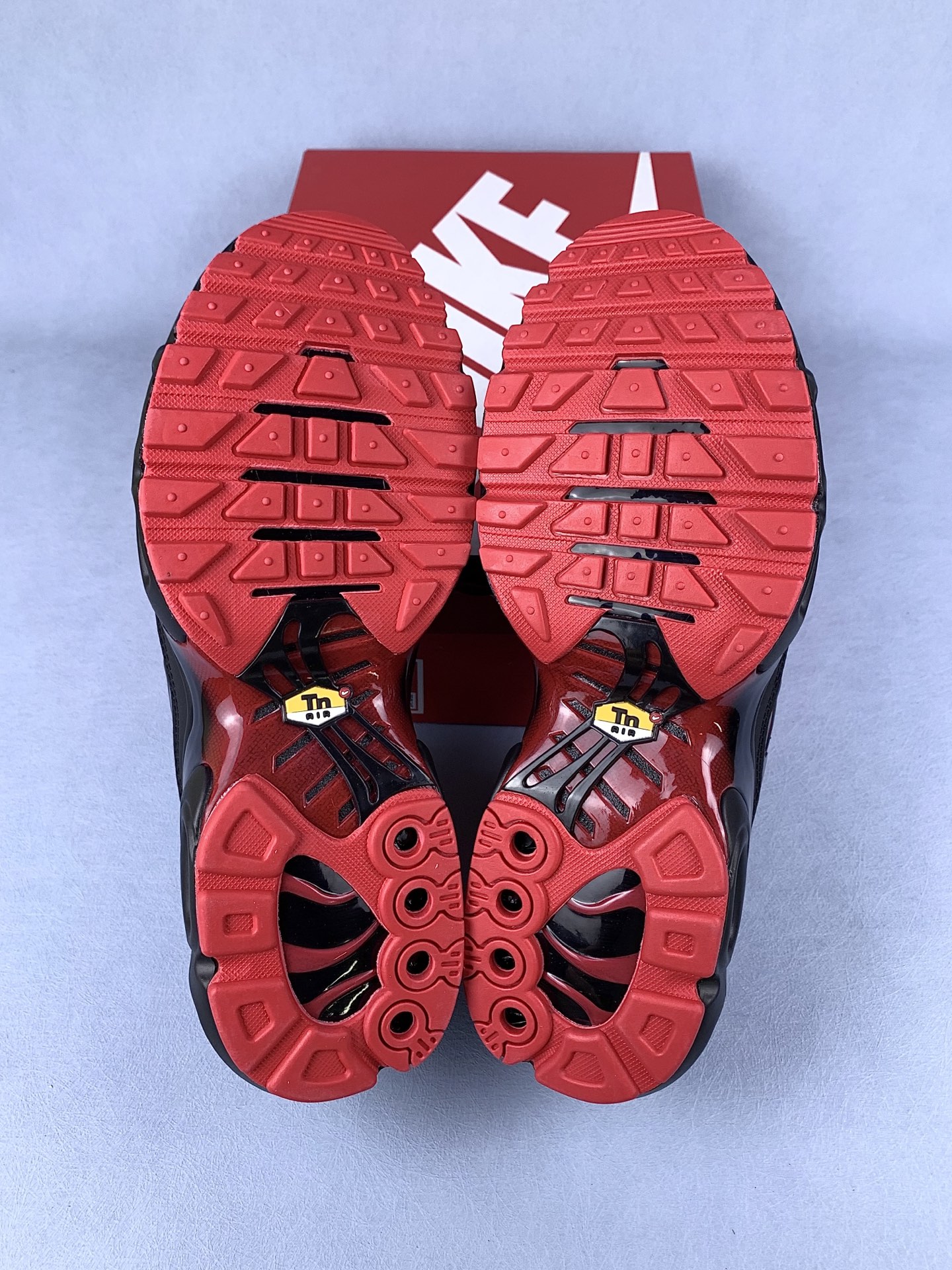 Nike Air Max Plus "Black/Red"