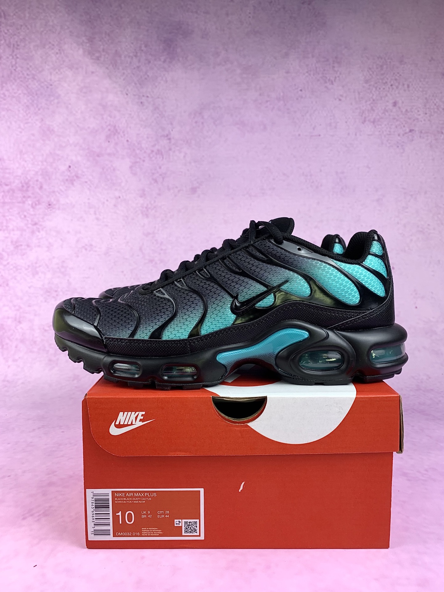 Nike Air Max Plus "Black/Aurora Green"