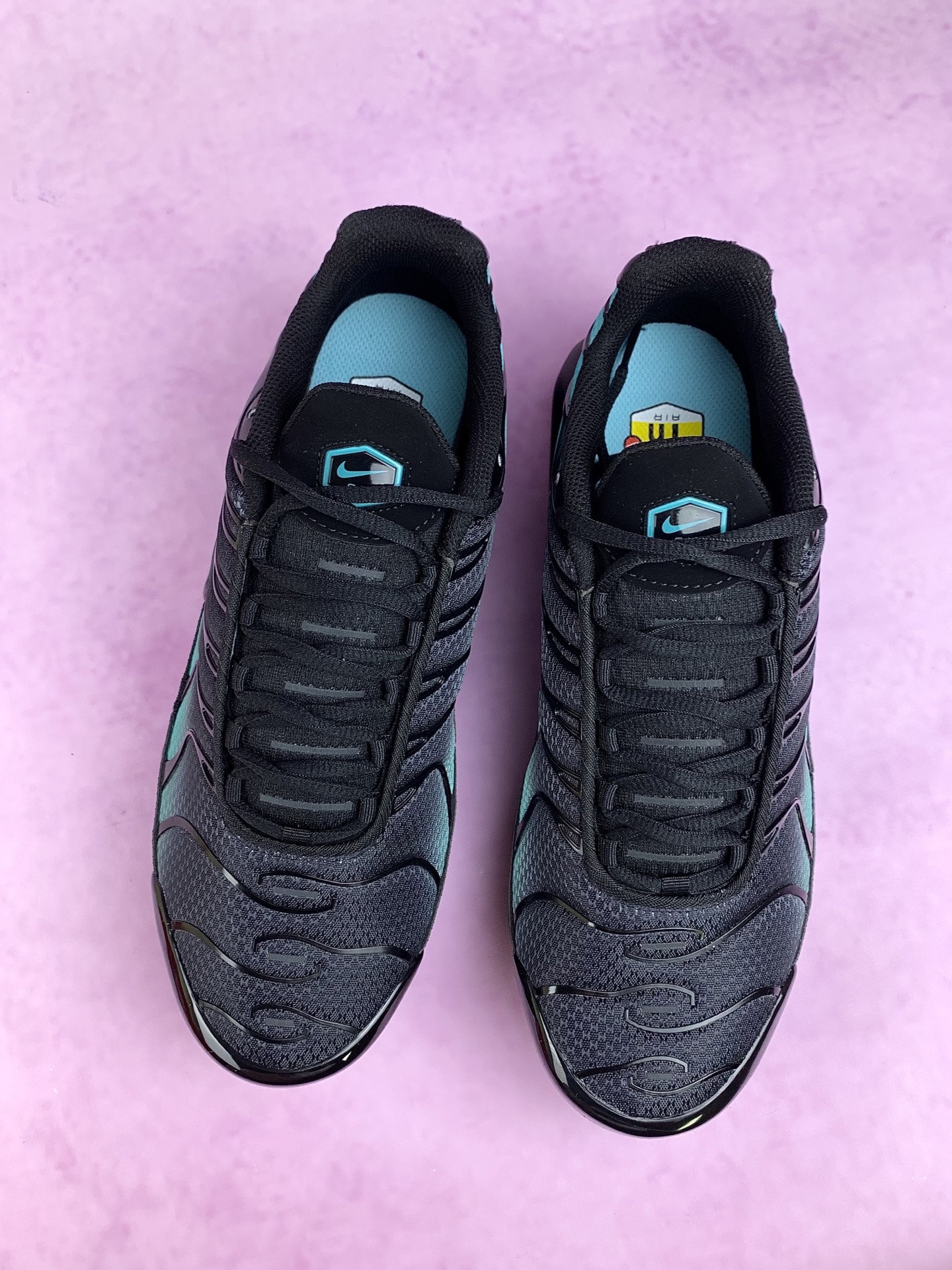 Nike Air Max Plus "Black/Aurora Green"