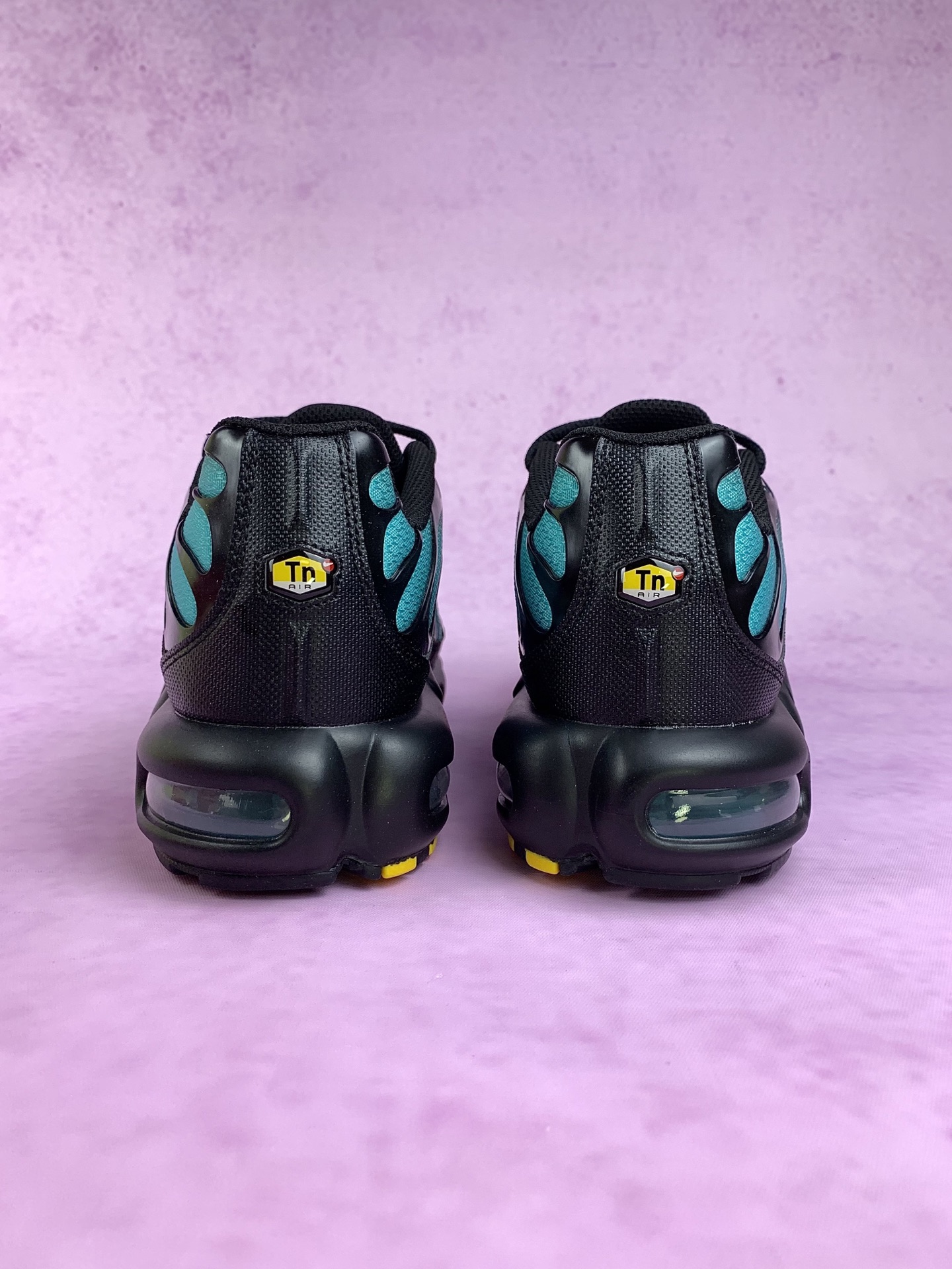 Nike Air Max Plus "Black/Aurora Green"