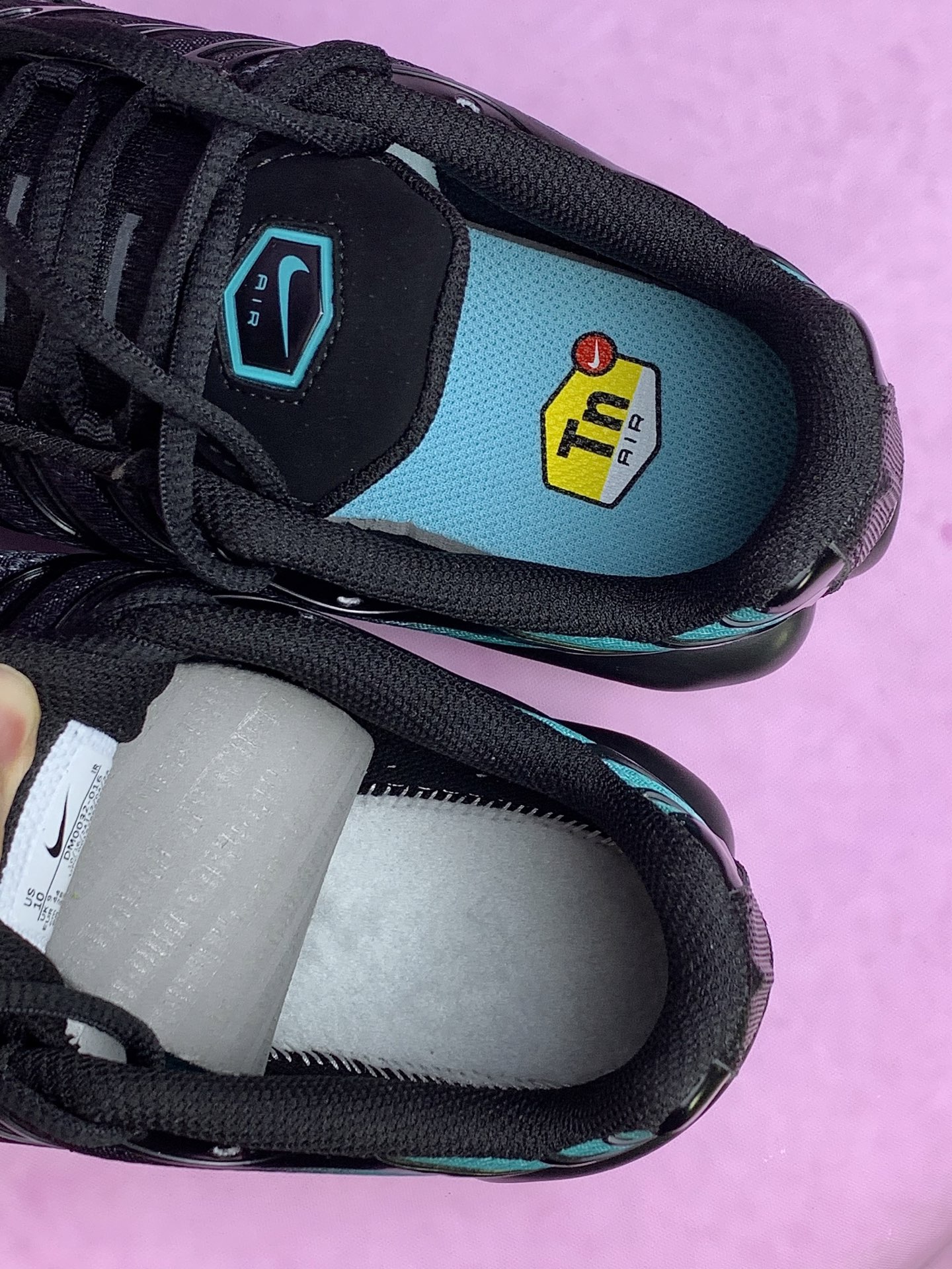 Nike Air Max Plus "Black/Aurora Green"