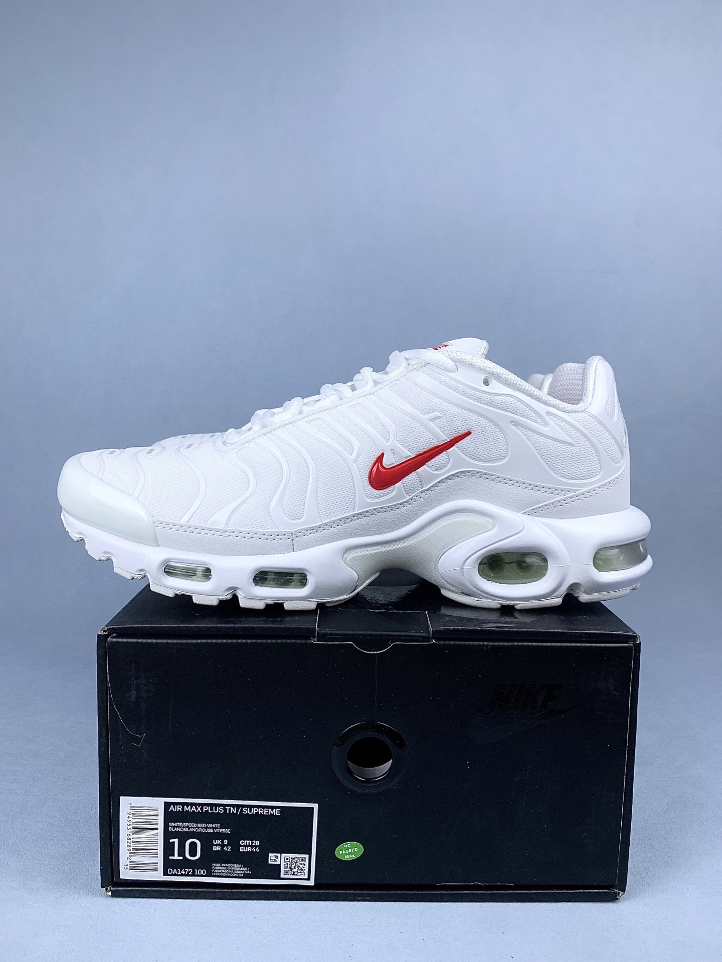 Supreme x Nike Air Max Plus TN "White/Speed Red"  DA1472-100