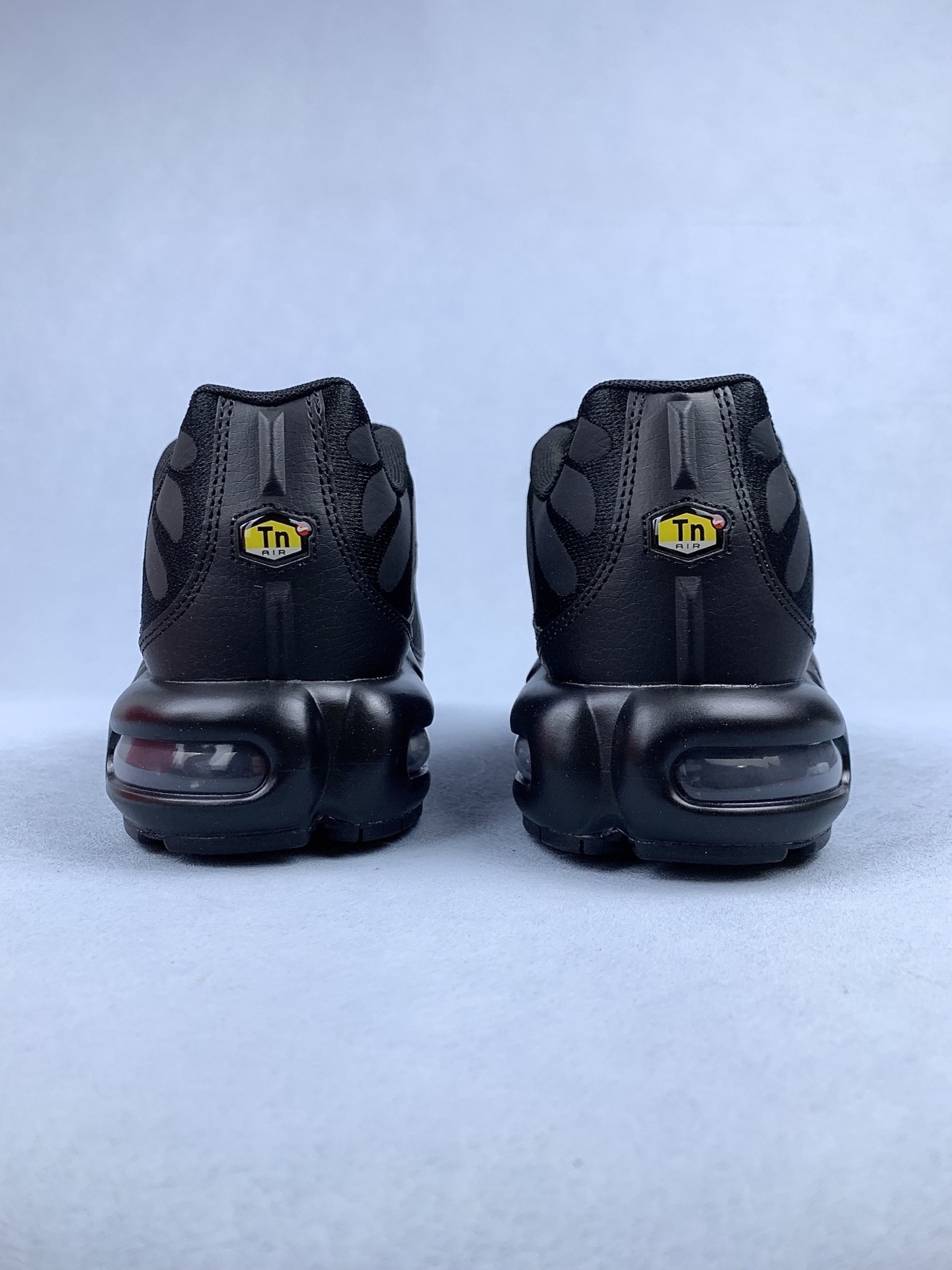Nike Air Max Plus "Triple Black" AJ2029-001