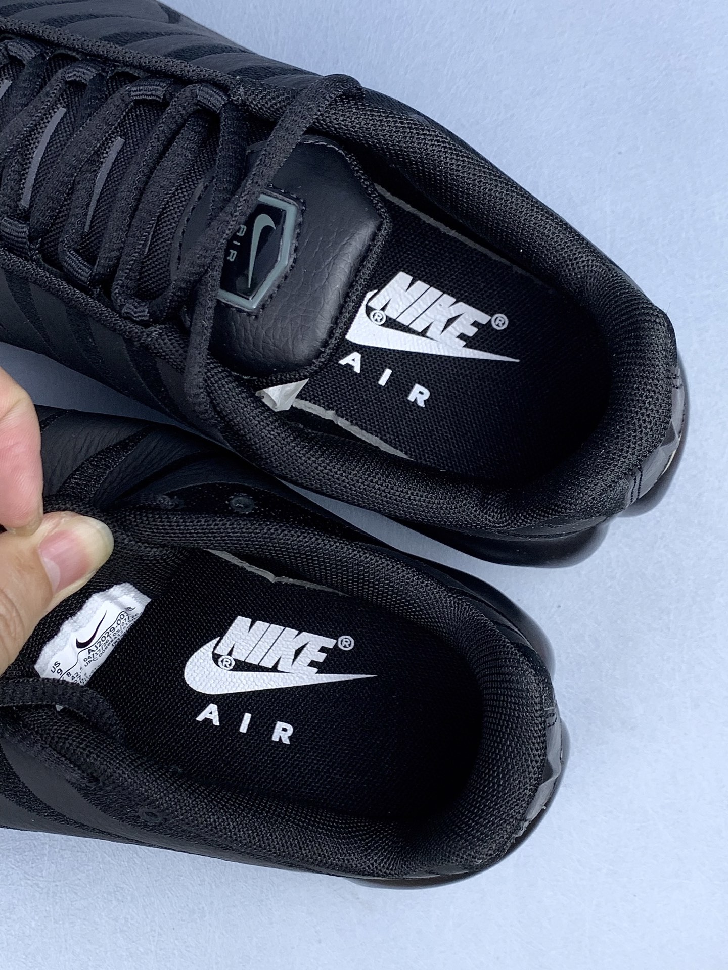 Nike Air Max Plus "Triple Black" AJ2029-001