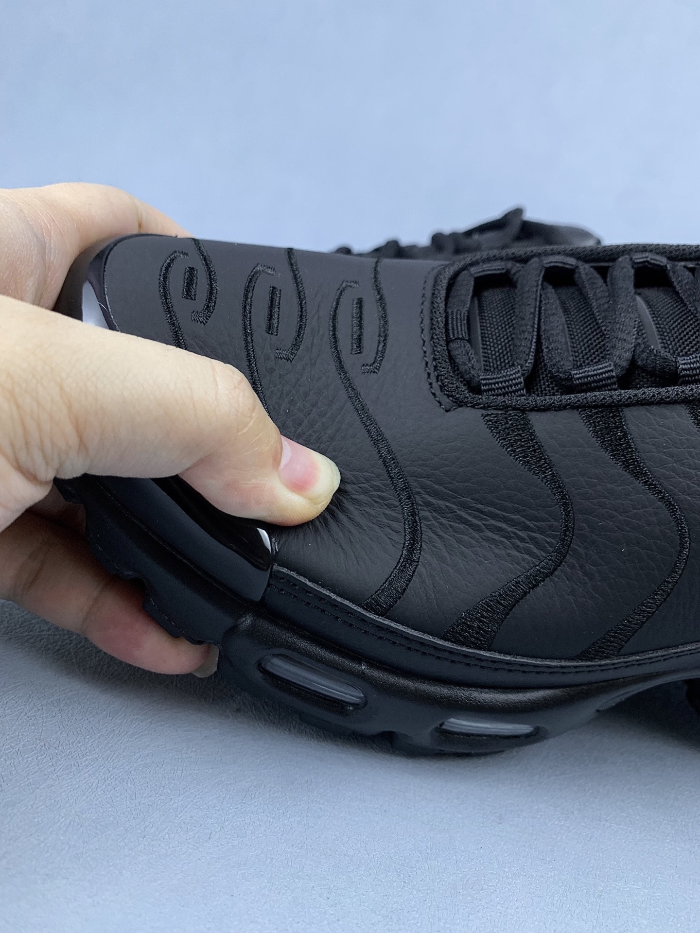 Nike Air Max Plus "Triple Black" AJ2029-001