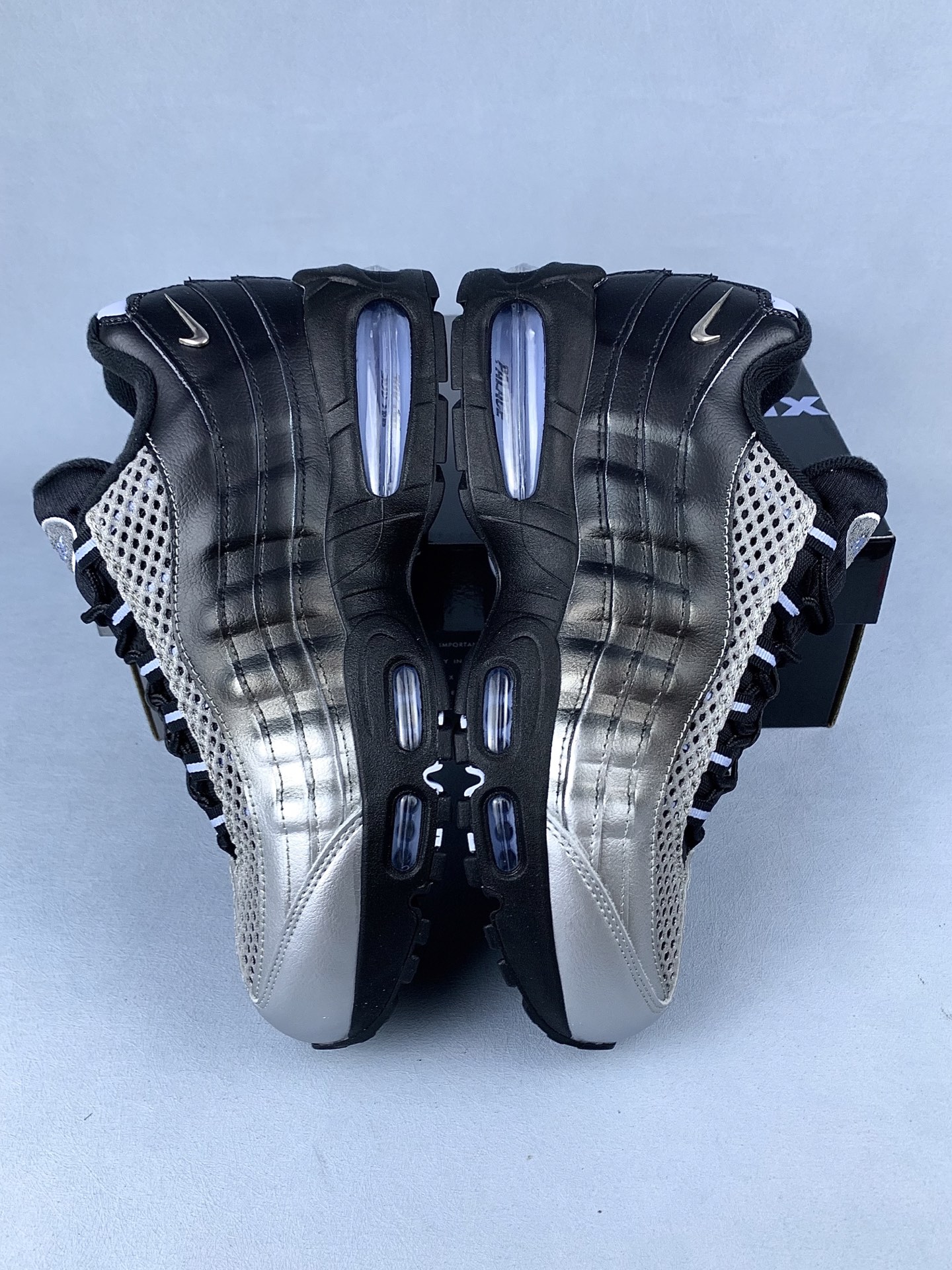  Palace Skateboards × Nike Air Max 95 Big Bubble "Metallic Silver/Aluminum" IQ7708-095