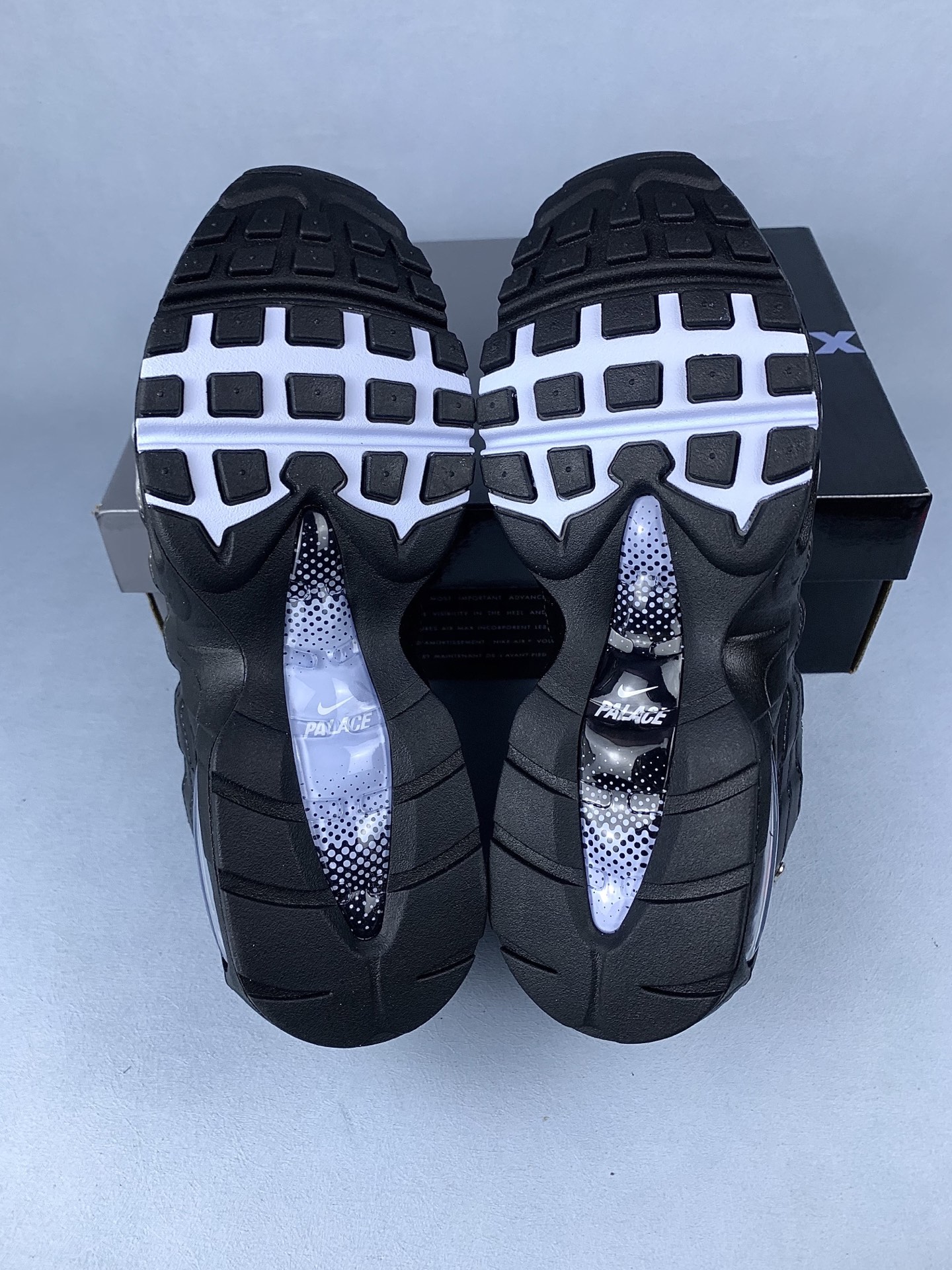  Palace Skateboards × Nike Air Max 95 Big Bubble "Metallic Silver/Aluminum" IQ7708-095