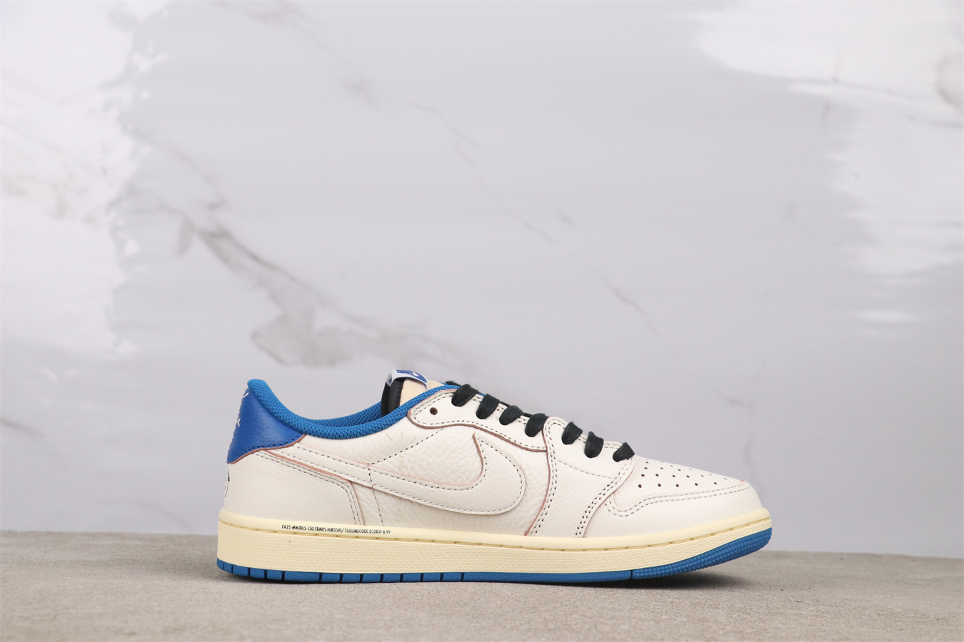 Travis Scott x Fragment Design × Jordan Air Jordan 1 Low OG SP Reverse Swoosh Three-way Collaboration Lightning Low-top Basketball Shoes Unisex White and Blue