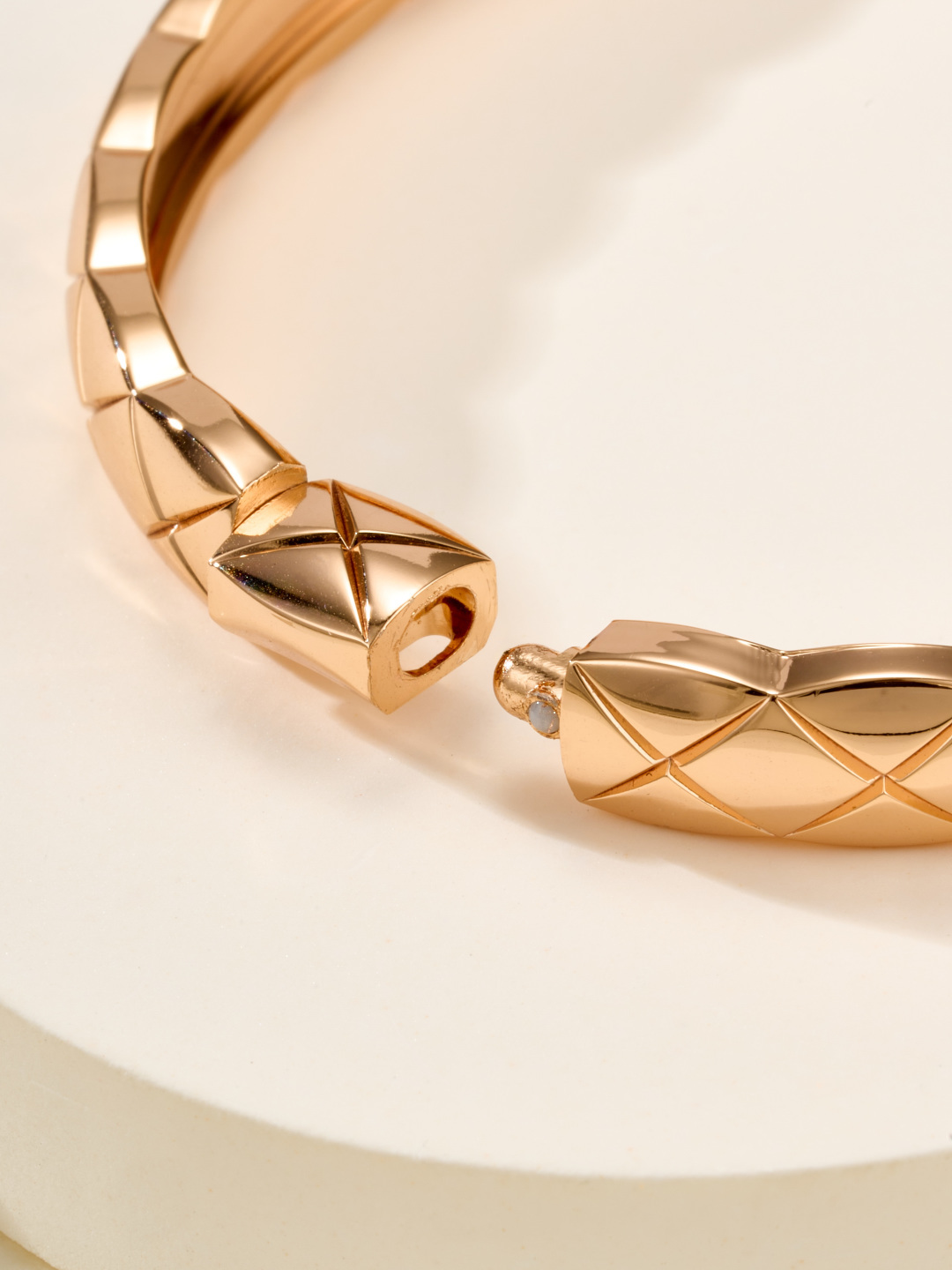 Chanel  COCO CRUSH CNC diagonal diamond-set version