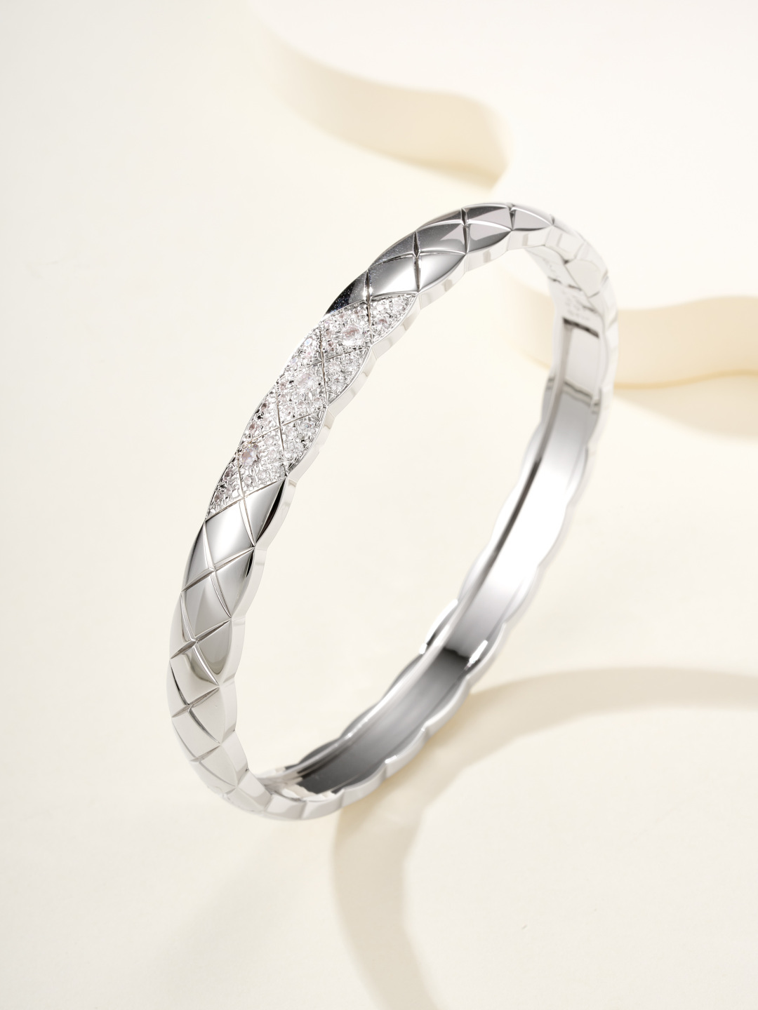 Chanel  COCO CRUSH CNC diagonal diamond-set version