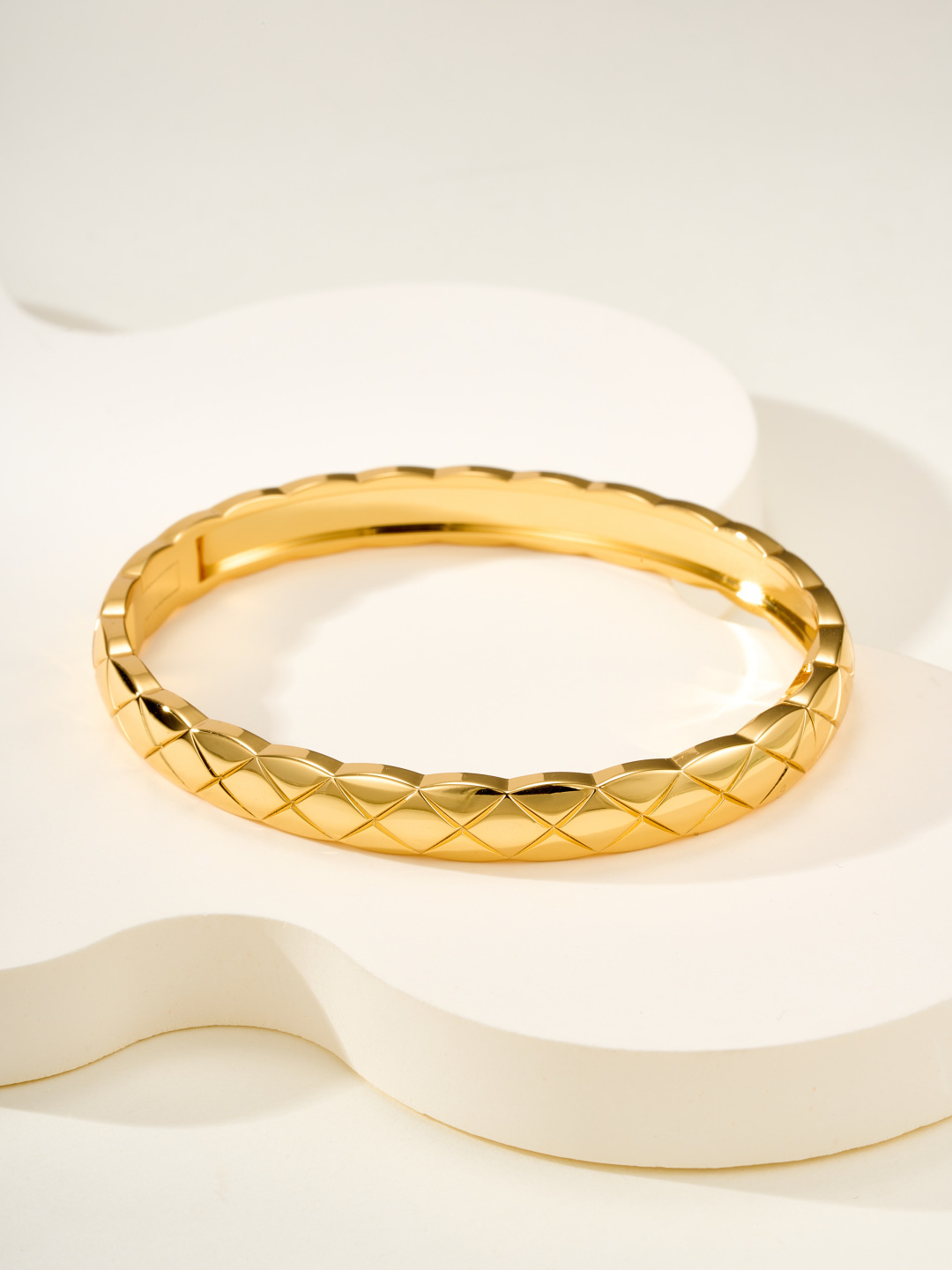 Chanel  COCO CRUSH CNC diagonal diamond-set version