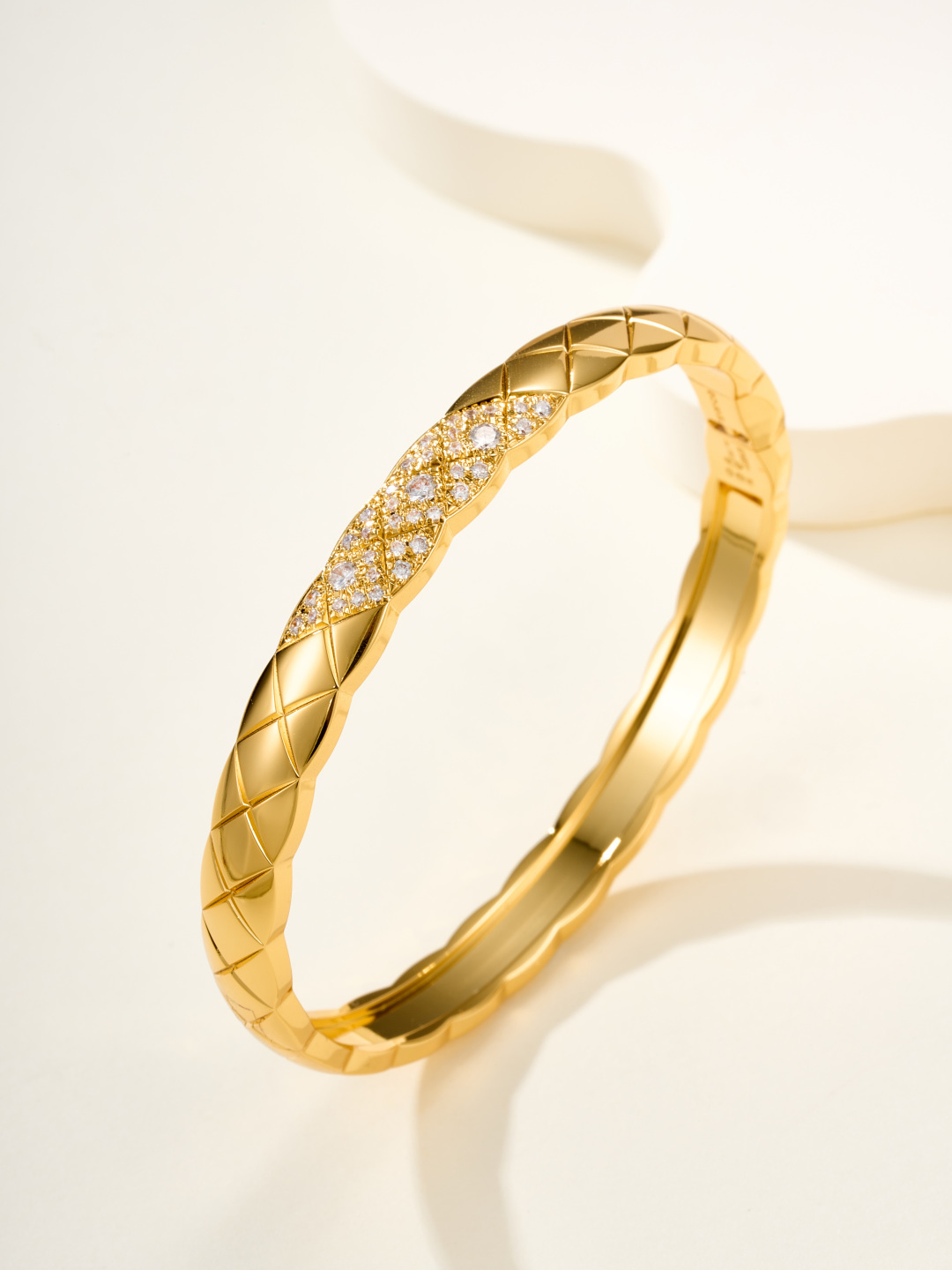 Chanel  COCO CRUSH CNC diagonal diamond-set version