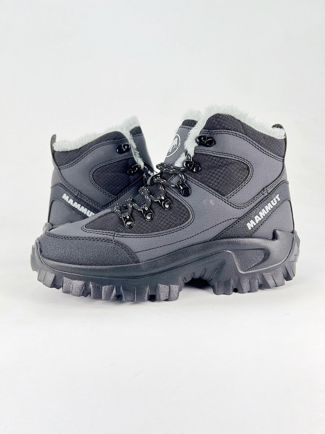 MAMMUT outdoor performance training hiking boots