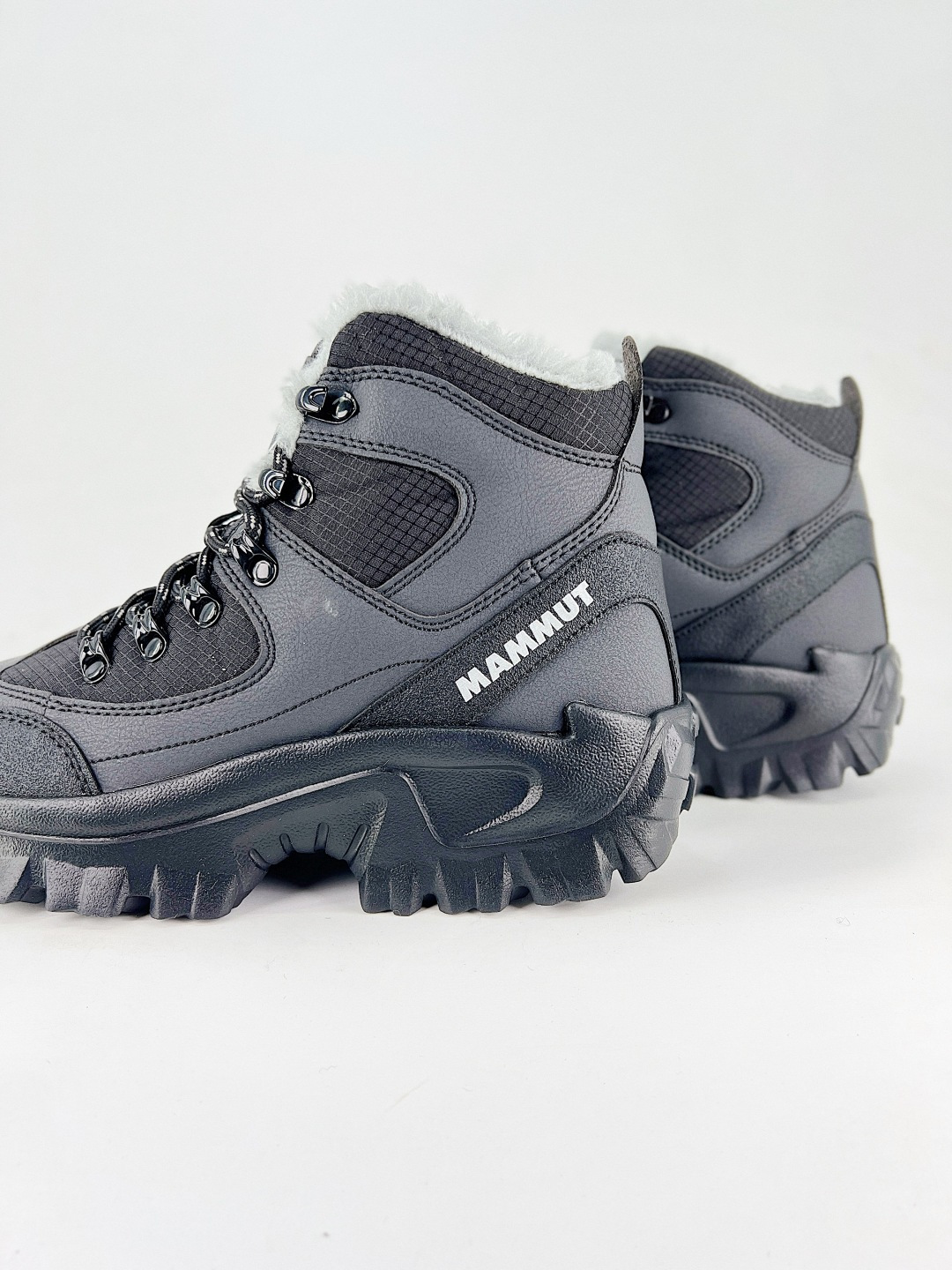 MAMMUT outdoor performance training hiking boots