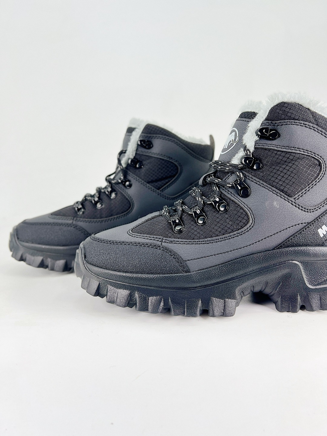 MAMMUT outdoor performance training hiking boots