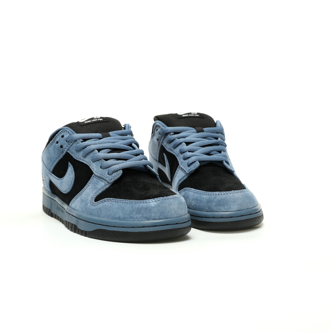 Supreme × Nike SB Dunk Low "Ocean Fog" (North America Exclusive) (25FW Week2)