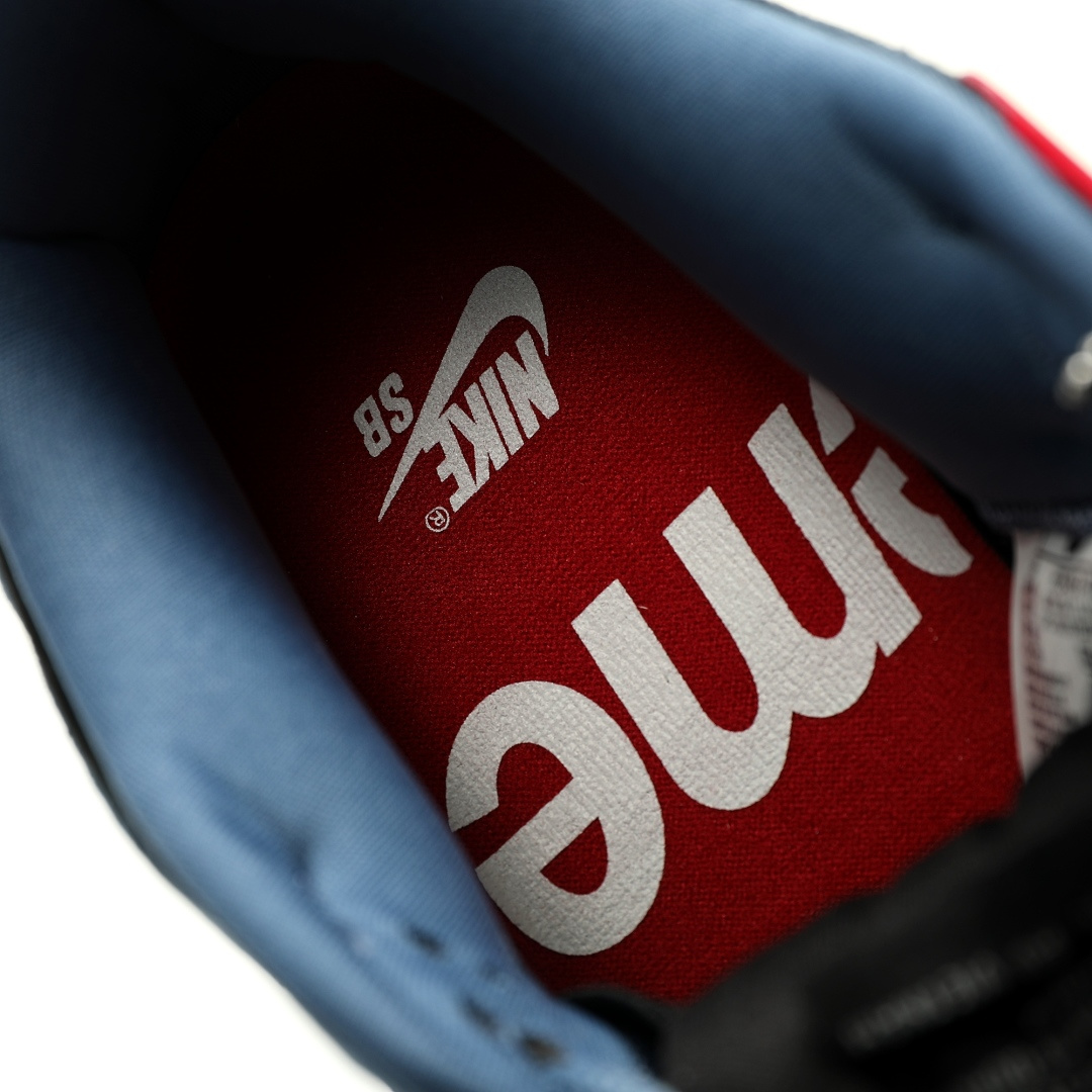 Supreme × Nike SB Dunk Low "Ocean Fog" (North America Exclusive) (25FW Week2)