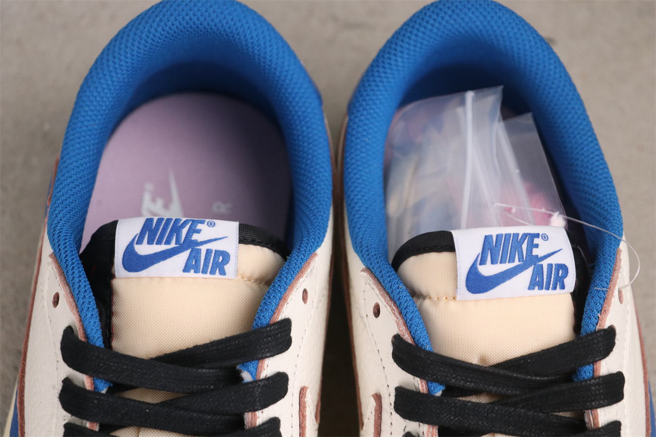 Travis Scott x Fragment Design × Jordan Air Jordan 1 Low OG SP Reverse Swoosh Three-way Collaboration Lightning Low-top Basketball Shoes Unisex White and Blue