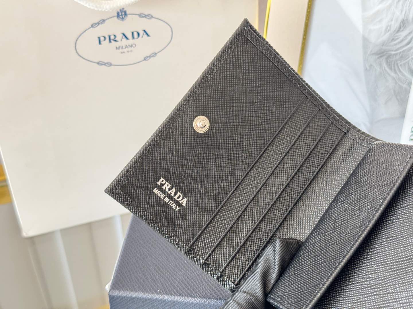Prada cross-grain calfskin 二つ折り財布